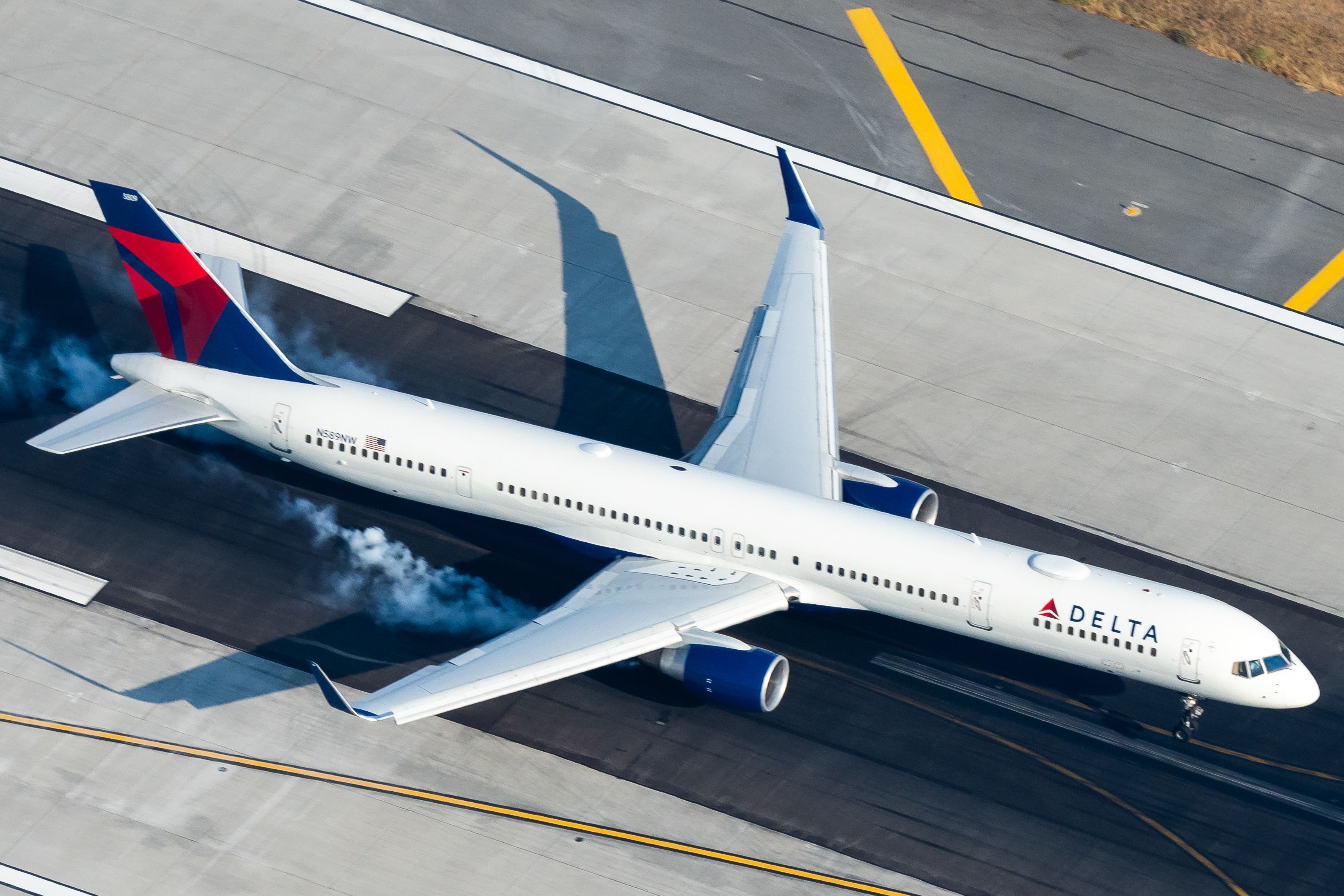 Delta Air Lines Boeing 757-351 N589NW
