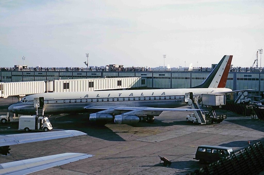 Douglas_DC-8-43,_Alitalia_JP6867313