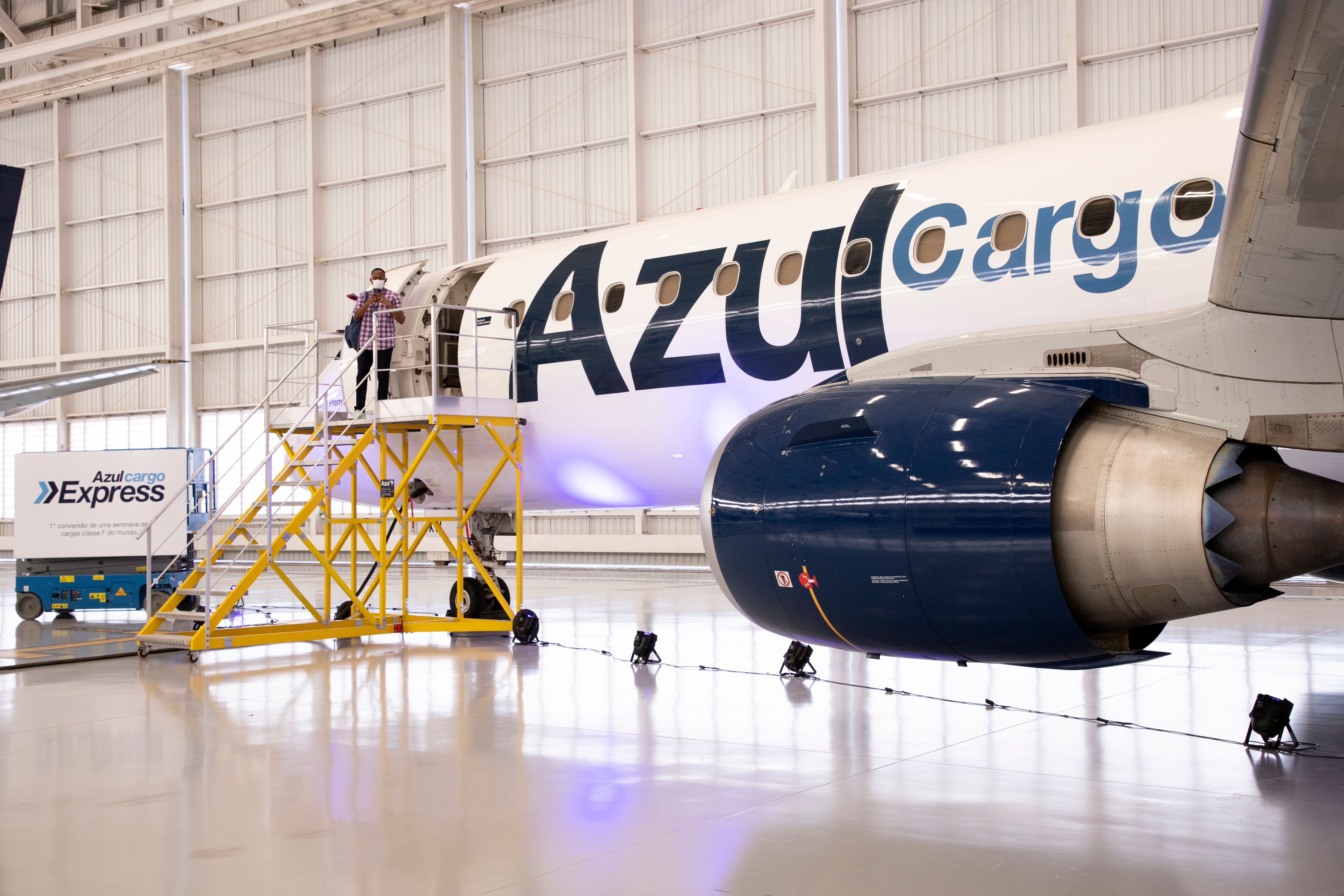 Azul Cargo Embraer 195E1 MRO Hangar VCP