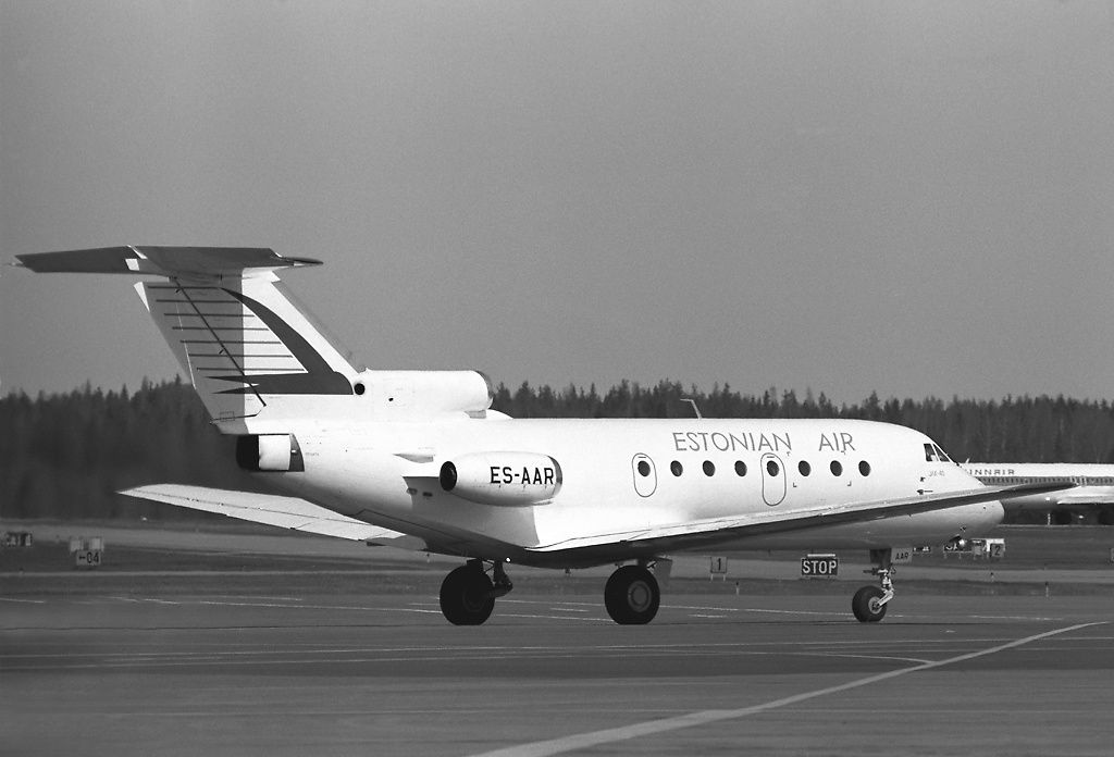 Estonian_Air_Yak-40