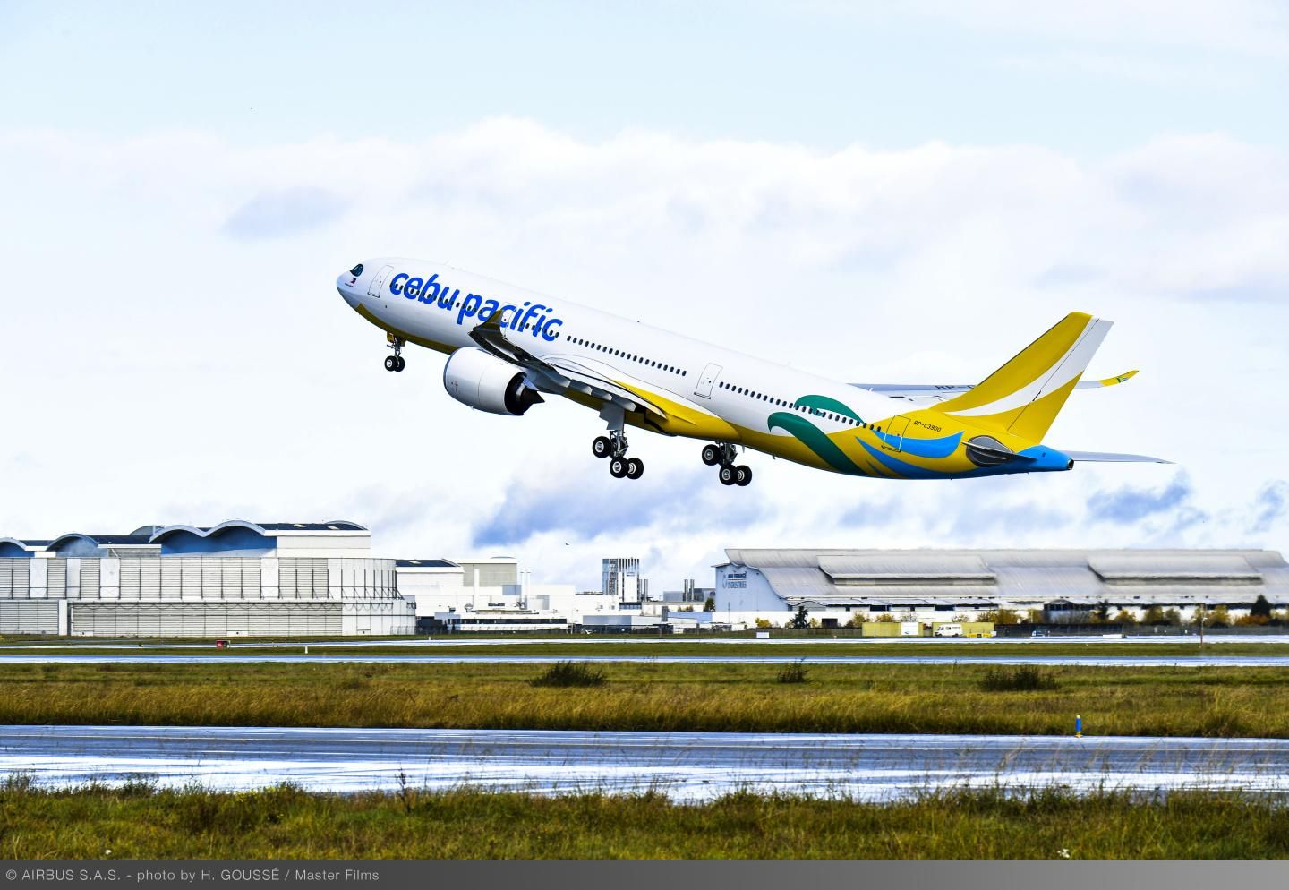 First-A330neo-delivery-to-Cebu-Pacific-on-lease-from-Avolon
