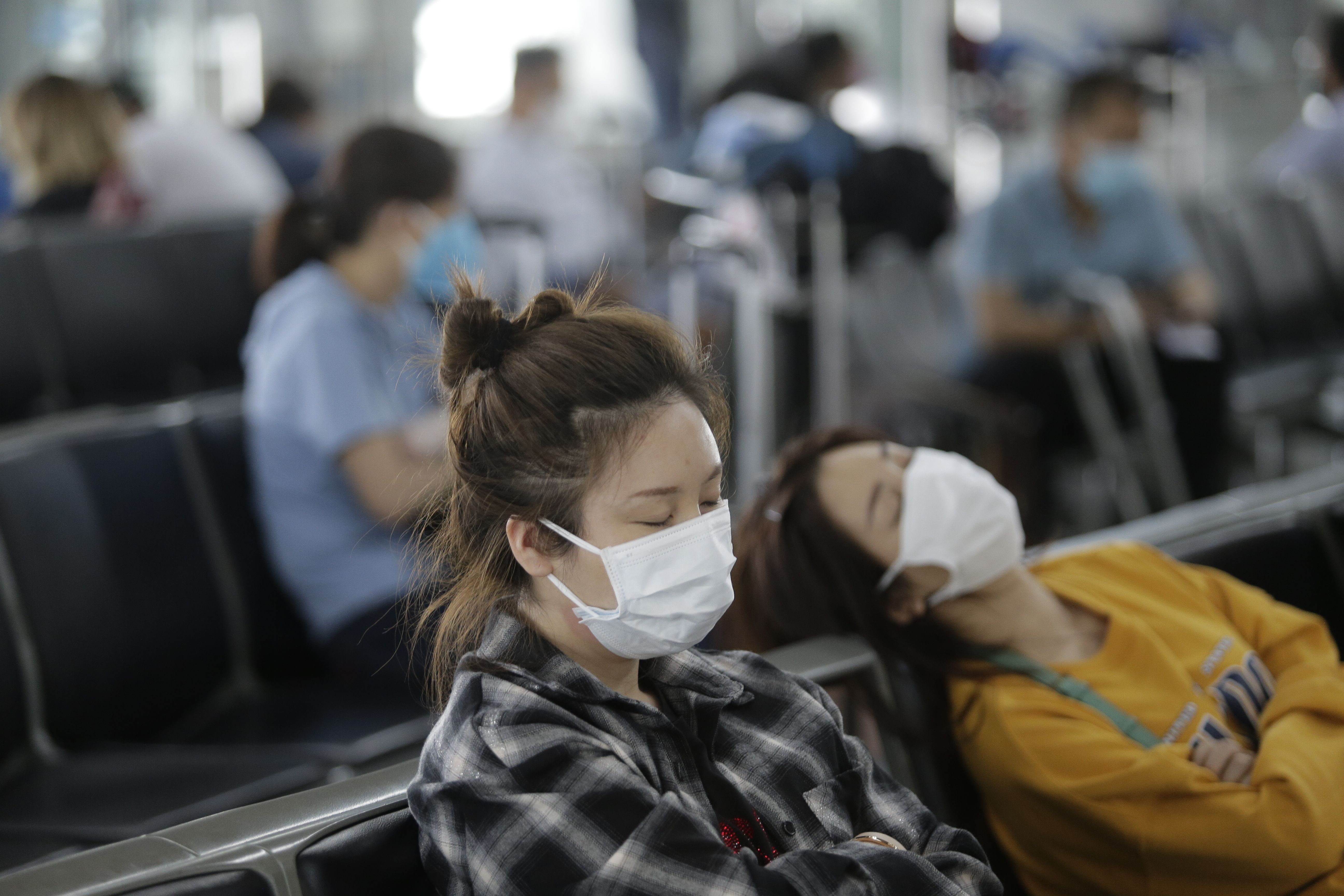 The US CDC That Travelers Over 2 Wear Masks On Flights