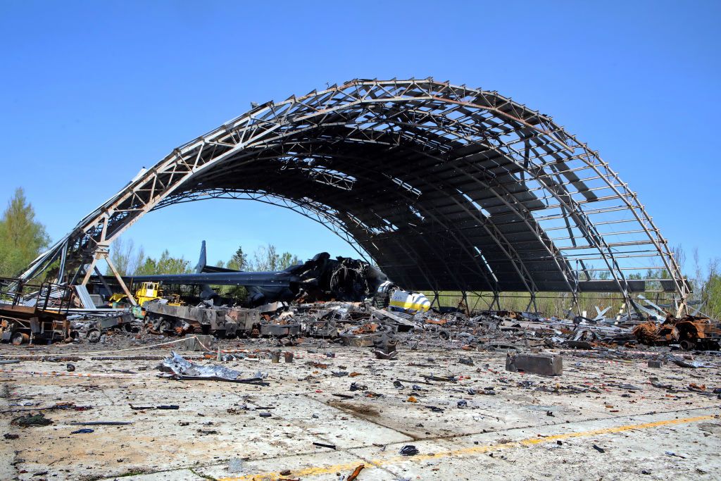 An image of the destroyed Antonov An-225