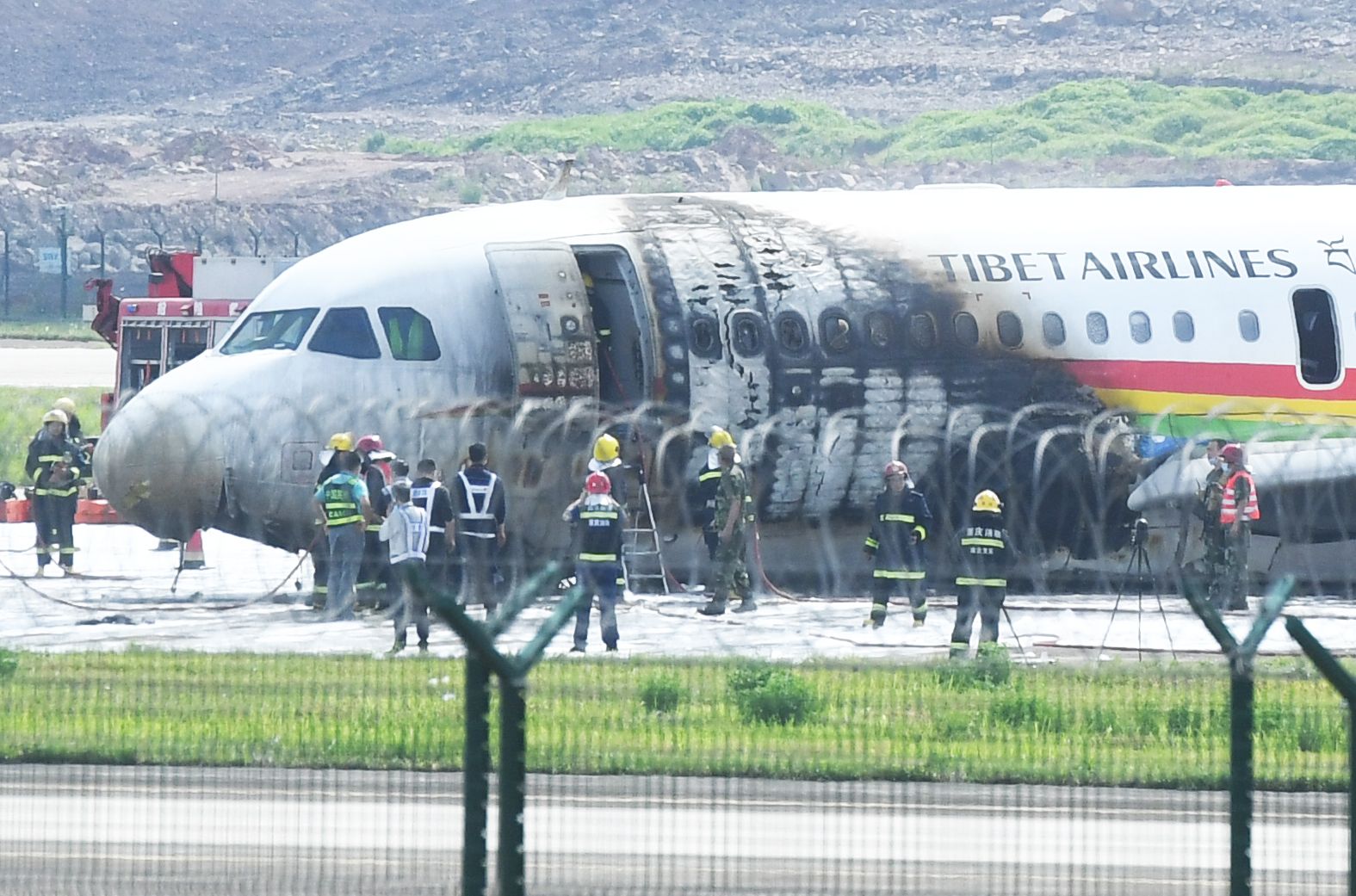 GettyImages-1396803128 Tibet Airlines A319 runway excursion crash fire
