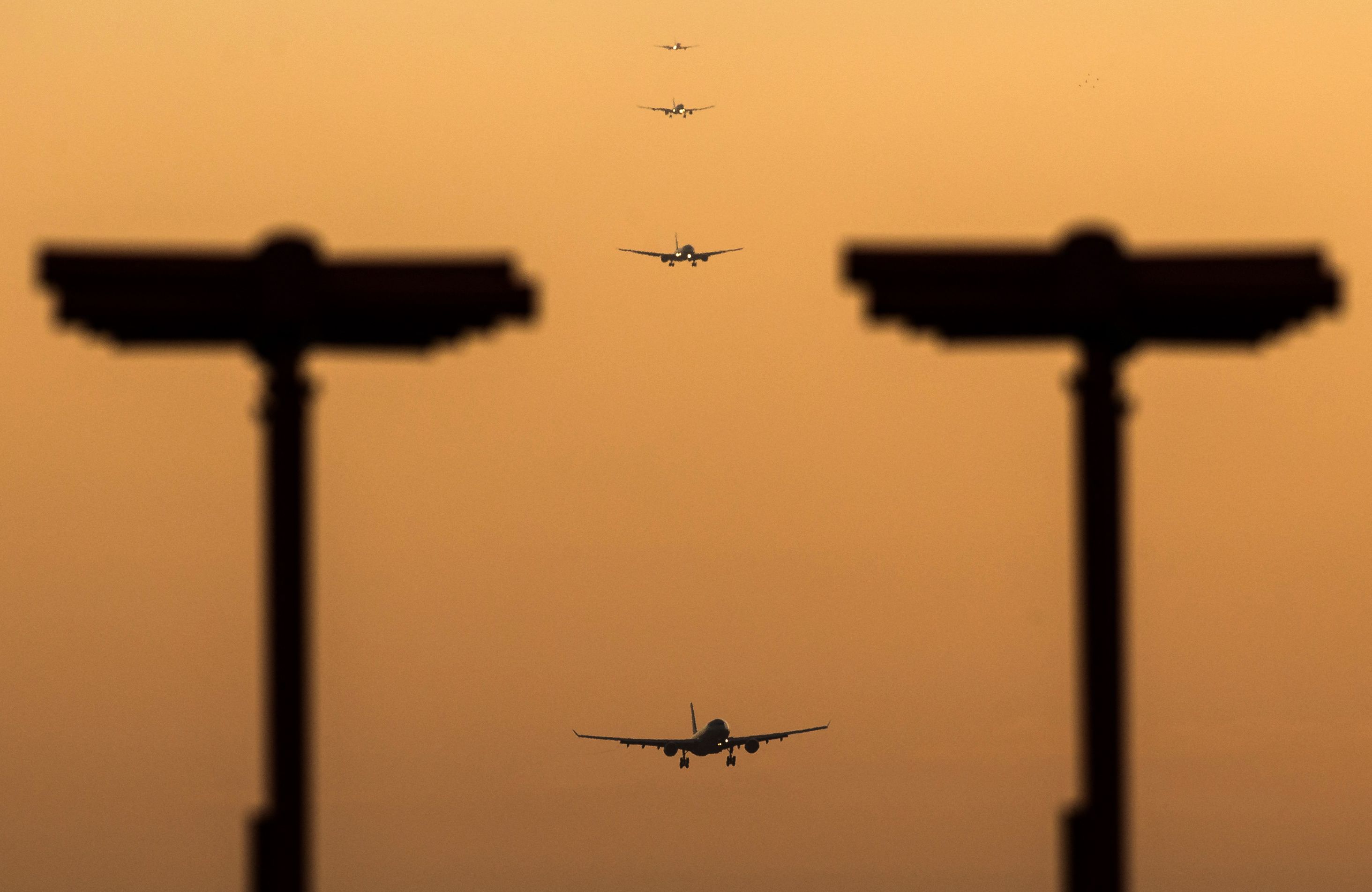 Aircraft lining up in the sky to land at London Heathrow Airport 
