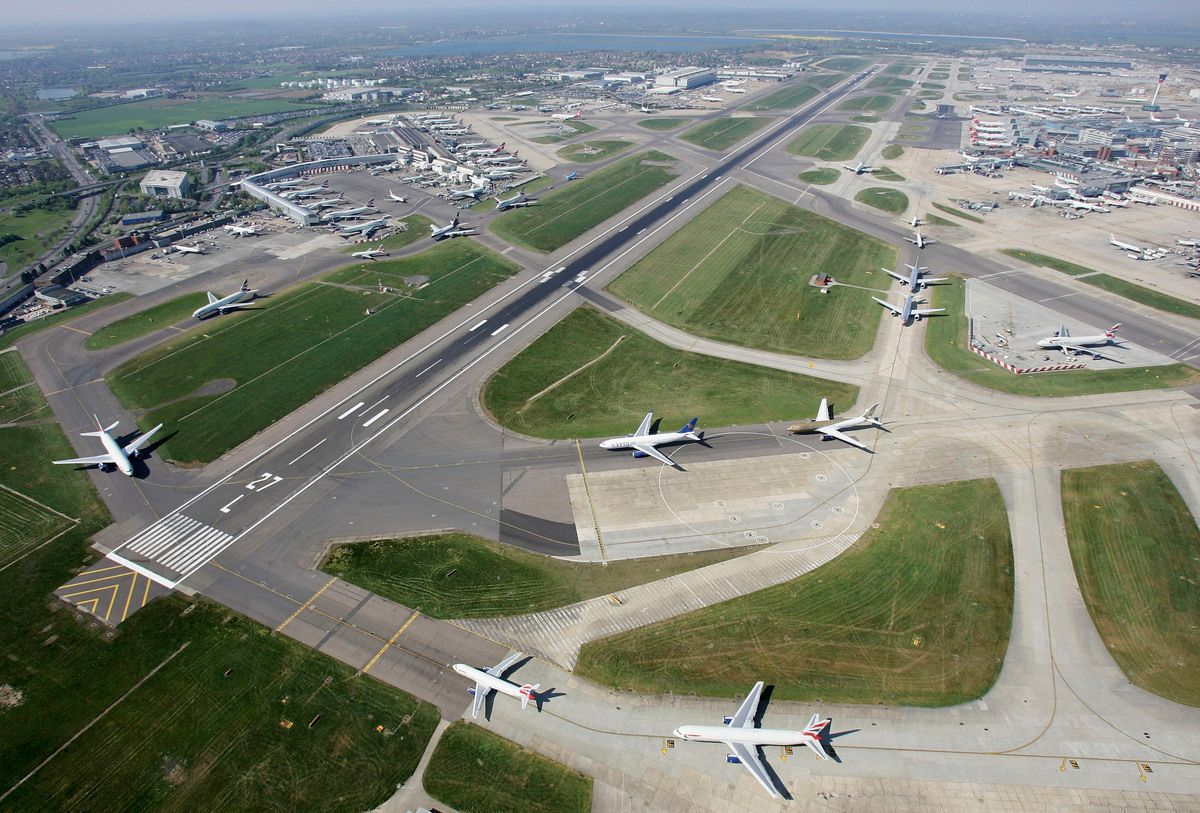 A photo shows planes from different carriers lining up to take off from Heathrow runway 27L.