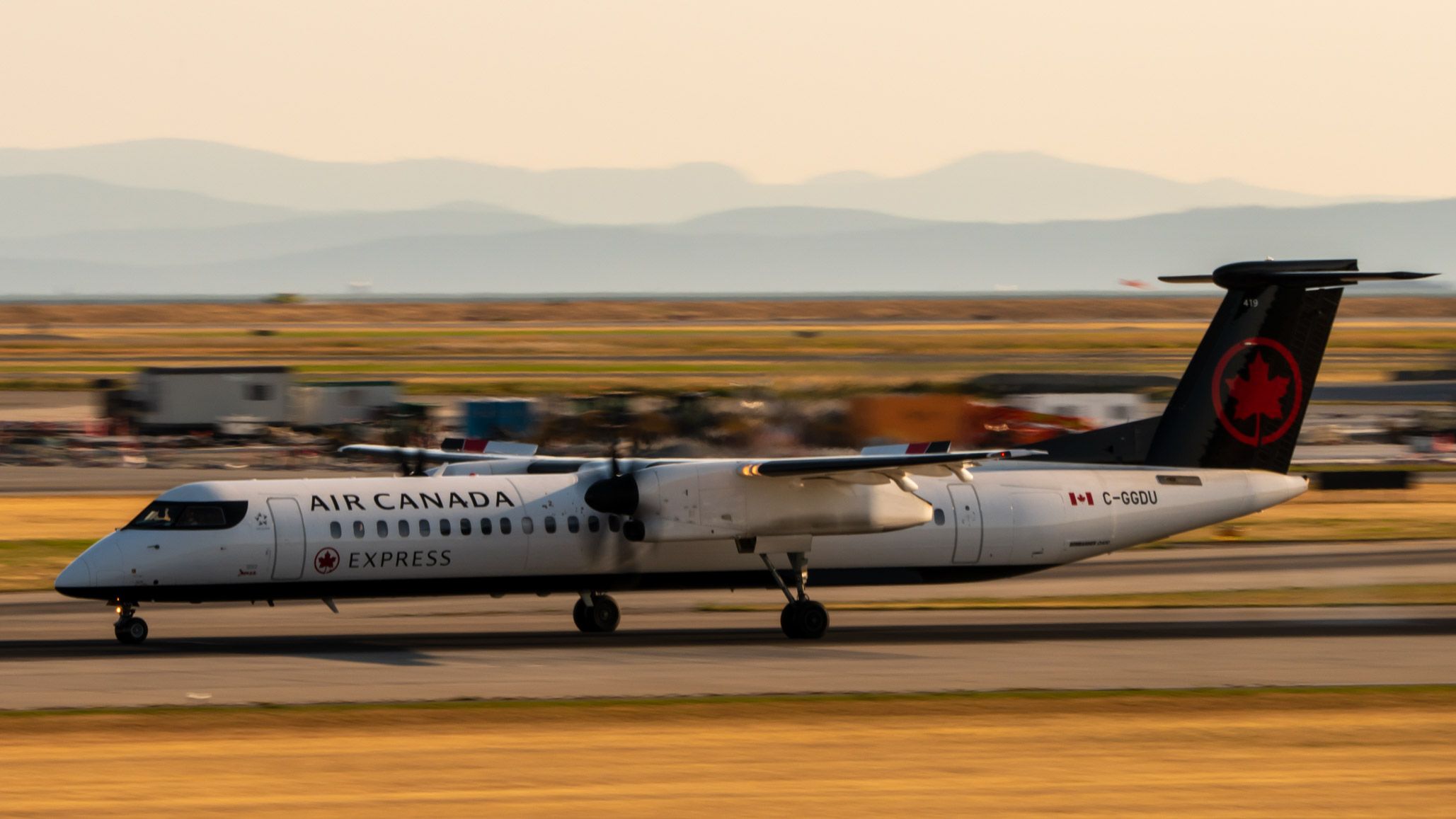 AIR CANADA EXPRESS LANDING AT YVR NEAR SUNSET