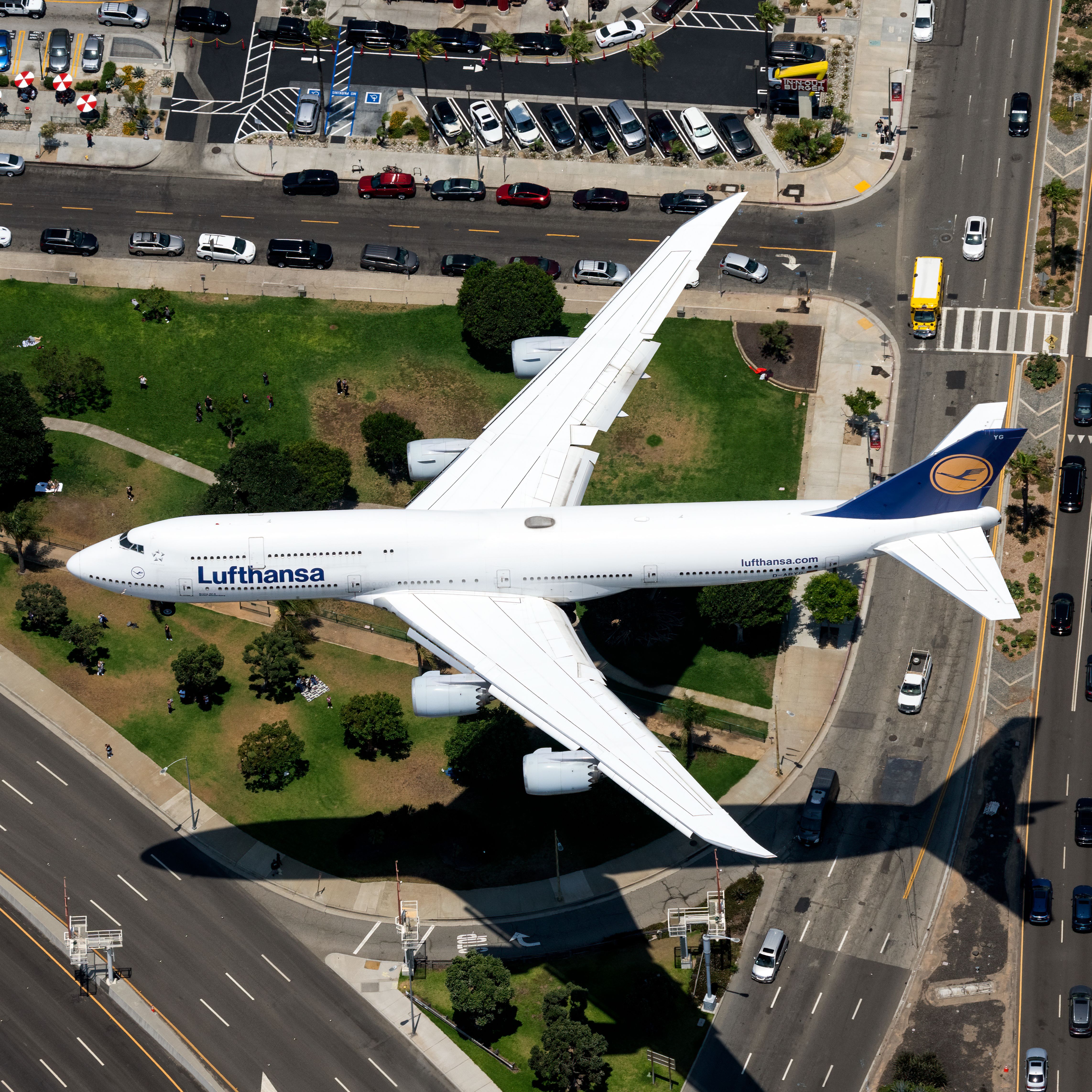 Lufthansa Boeing 747-8 D-ABYG (1)