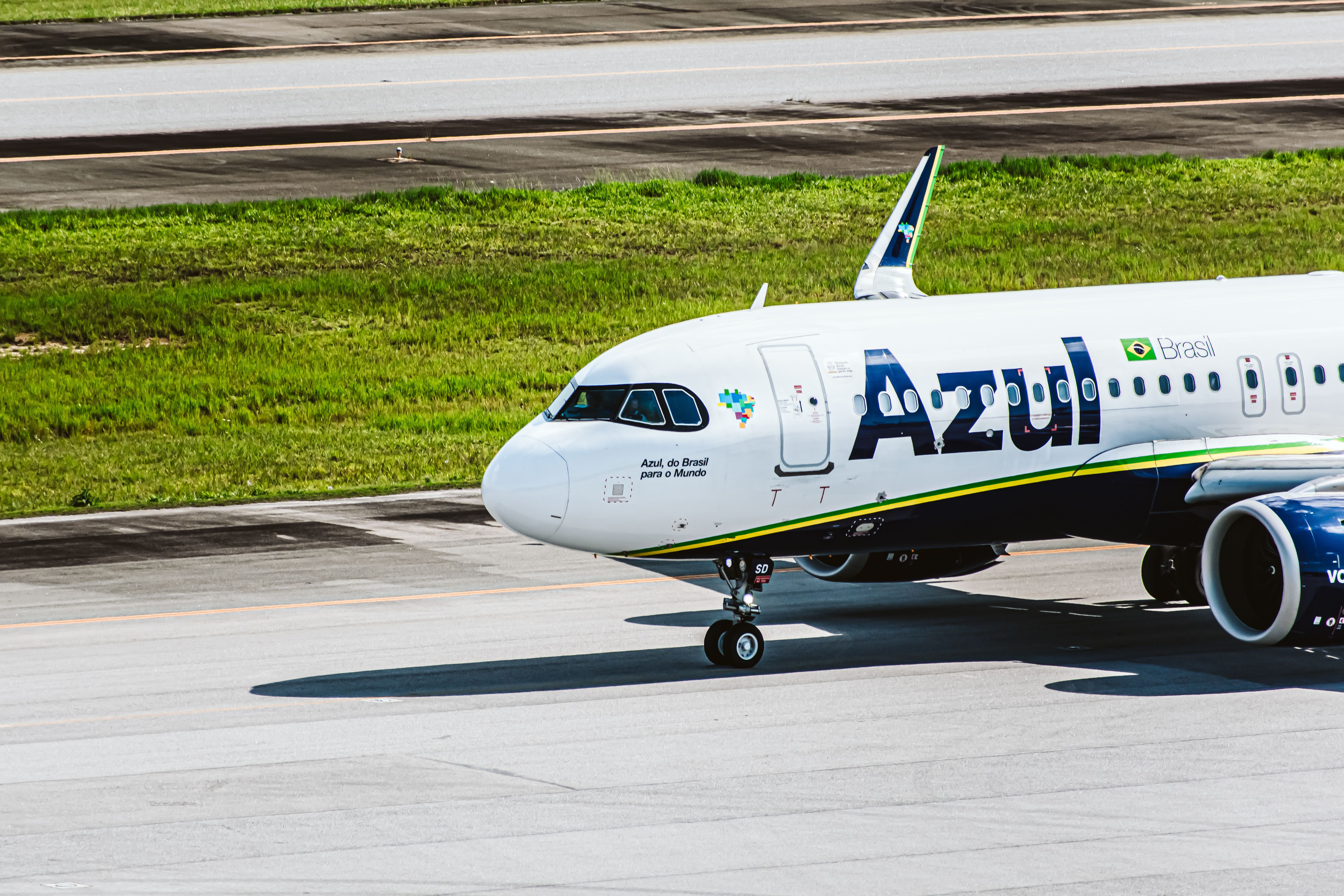 Azul Airbus A320neo taxiing for takeoff at GRU
