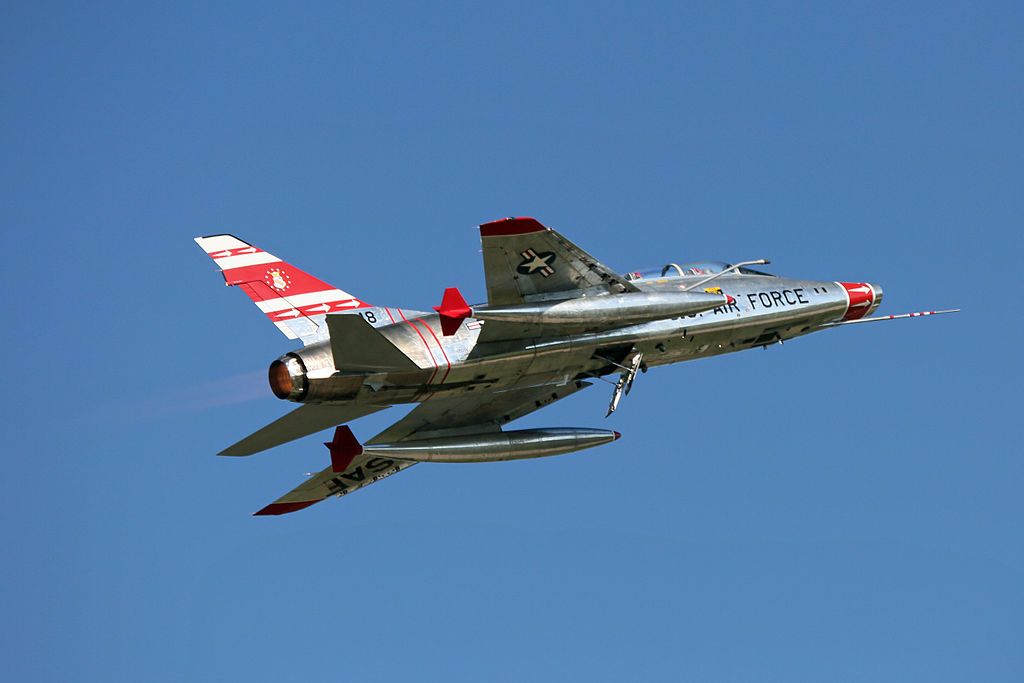 North_American_F-100F_Super_Sabre_(20058035352)-1