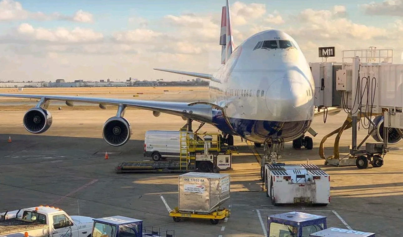 Dangerous Goods Loading British Airways Boeing 747