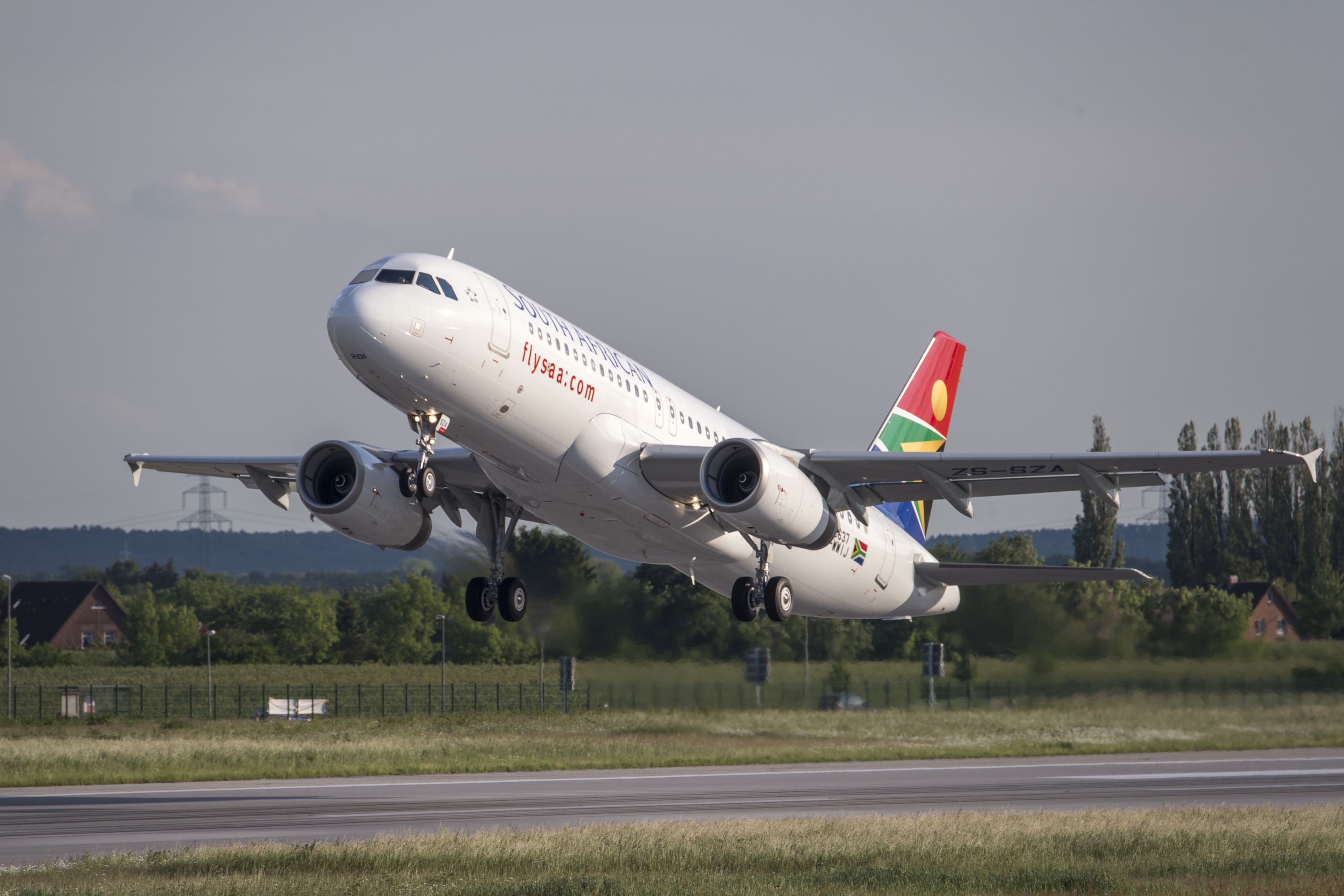 South African Airways Airbus A320 Takeoff 
