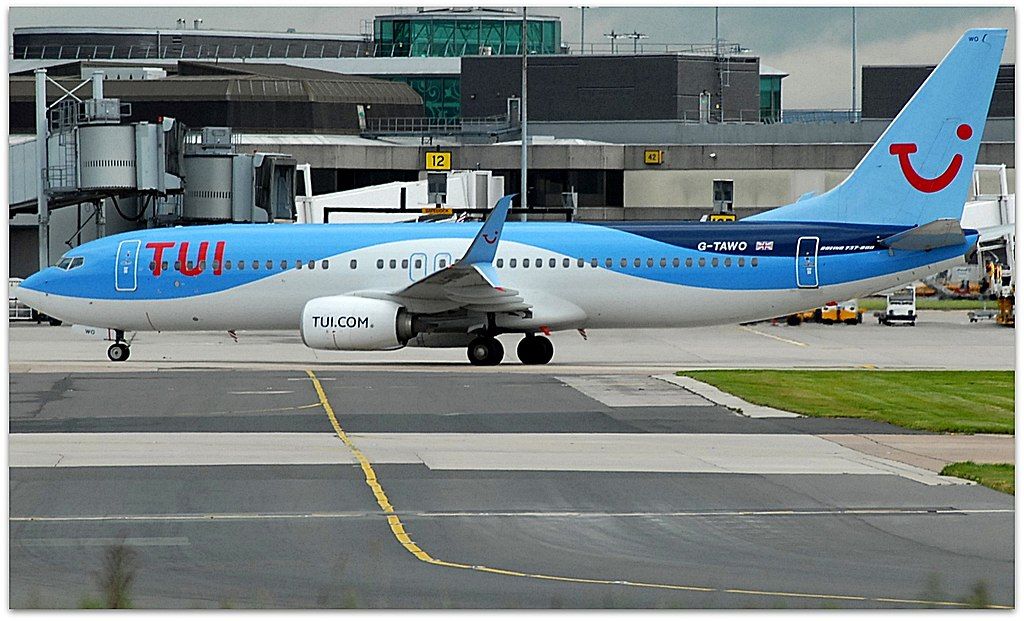 TUI_Airways_B737-800_(G-TAWO)_@_MAN,_Aug_2017