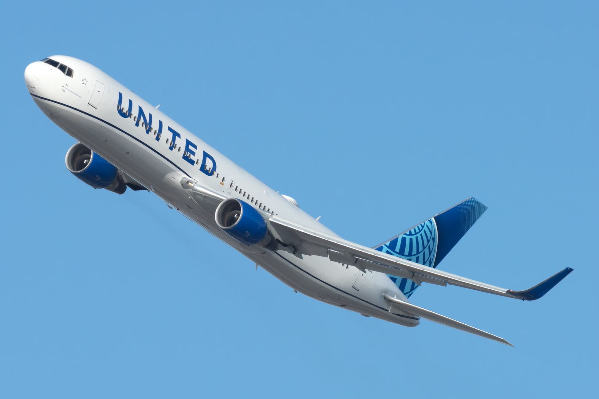 United Boeing 767-300 