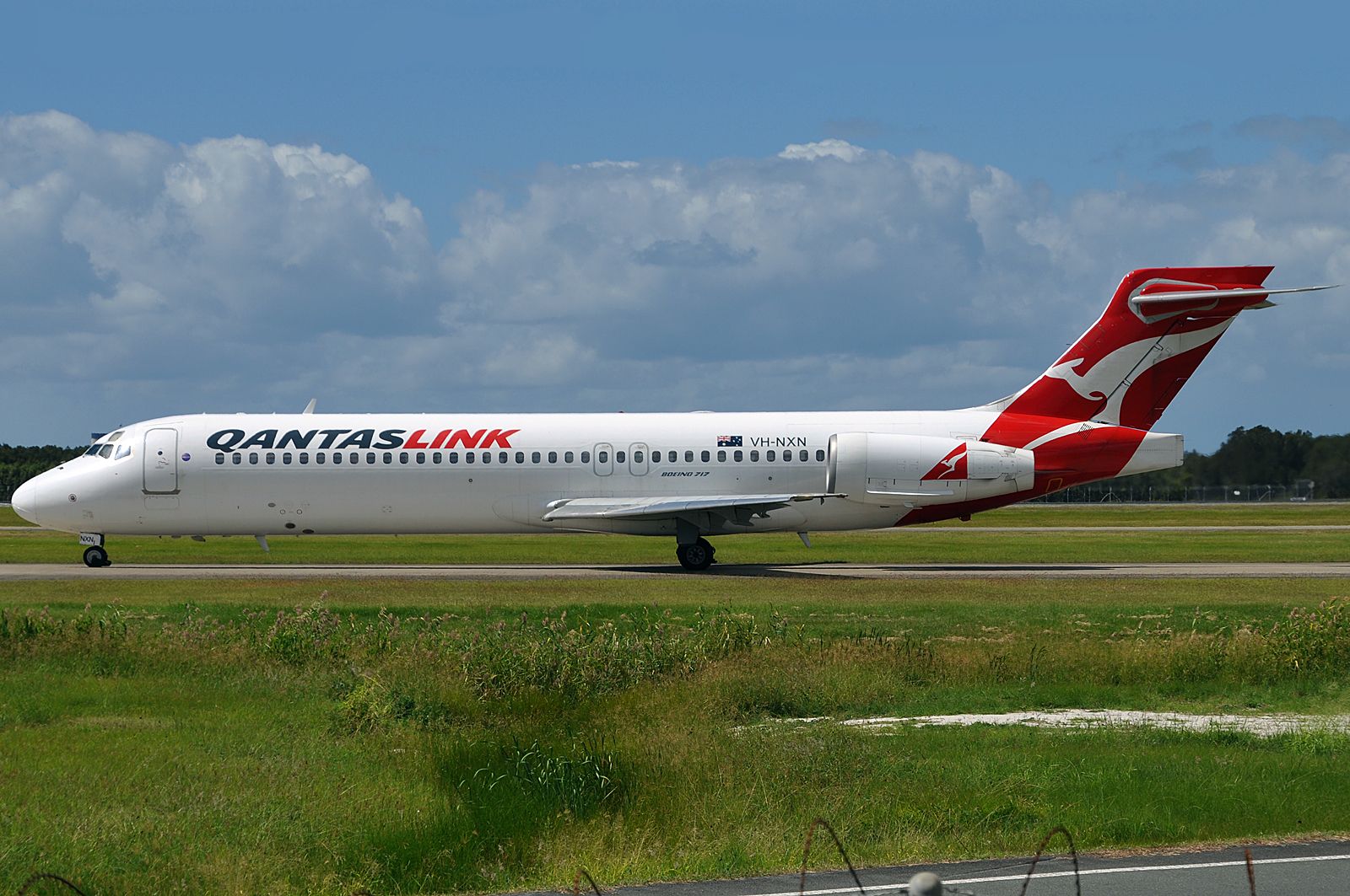 VH-NXN_Boeing_717-231_QantasLink_(National_Jet_Systems)_(8149874983)