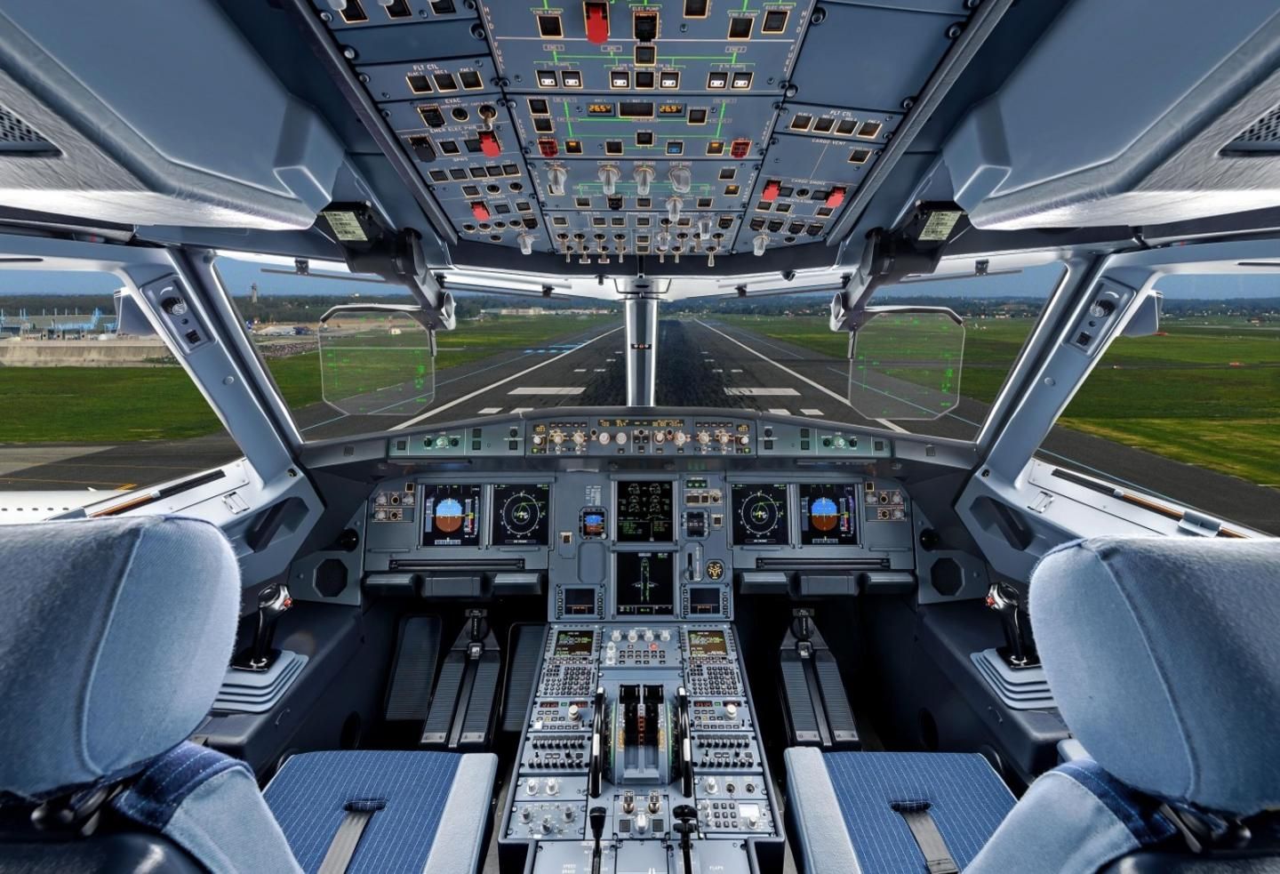 Airbus A320 flight deck 