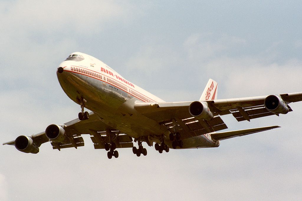 1985-06-10_VT-EFO_Air_India_EGLL