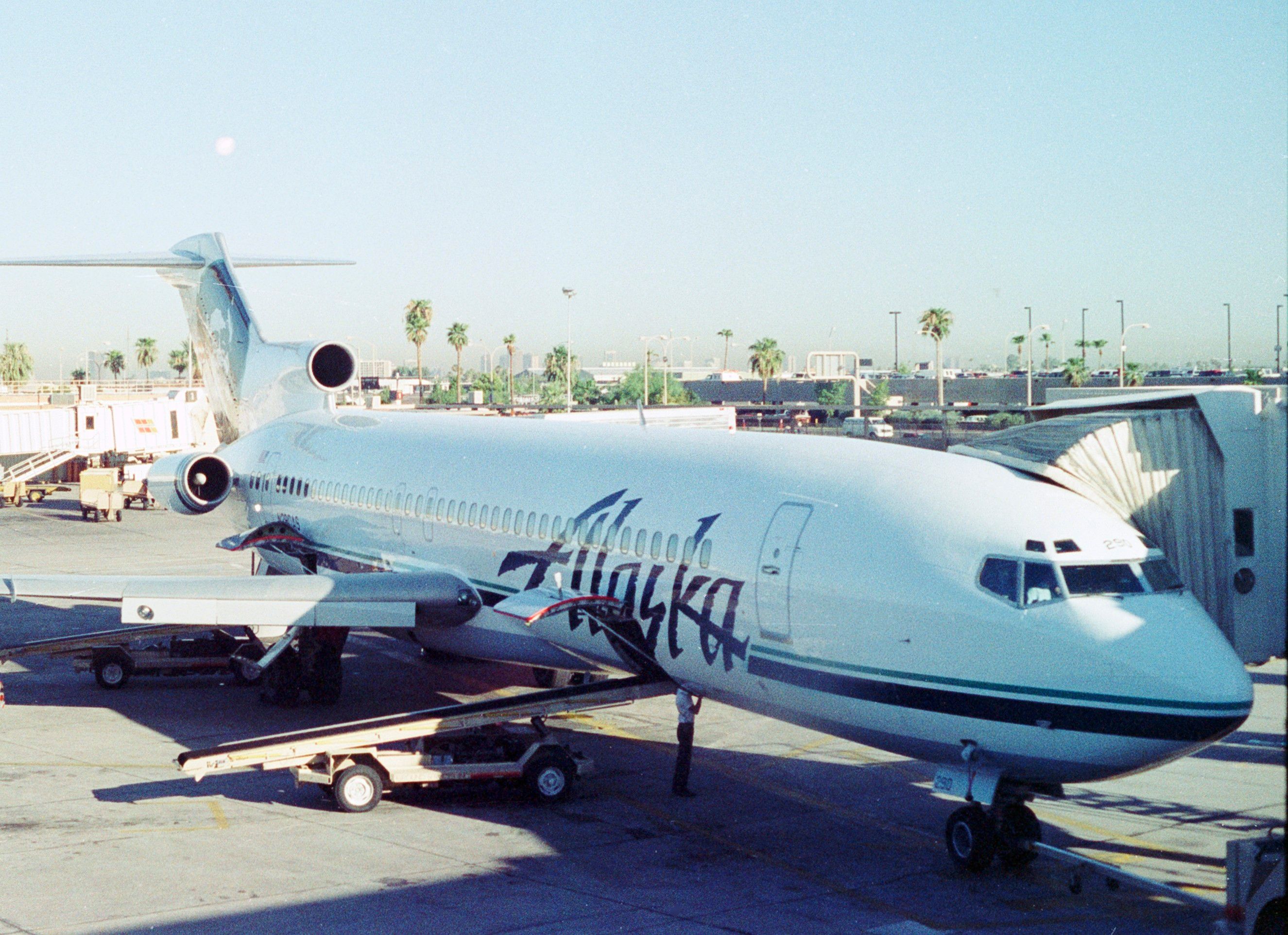 Boeing 727-290/Adv N290AS Alaska Airlines, Phoenix (PHX) - USA, August 1990