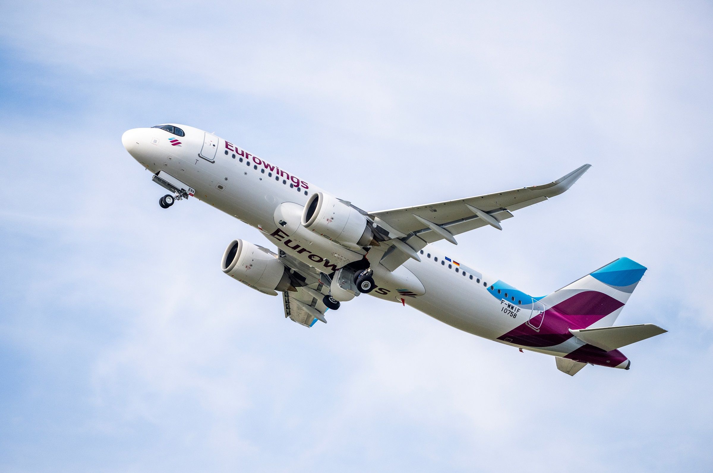 Airbus A320neo Eurowings Take off 