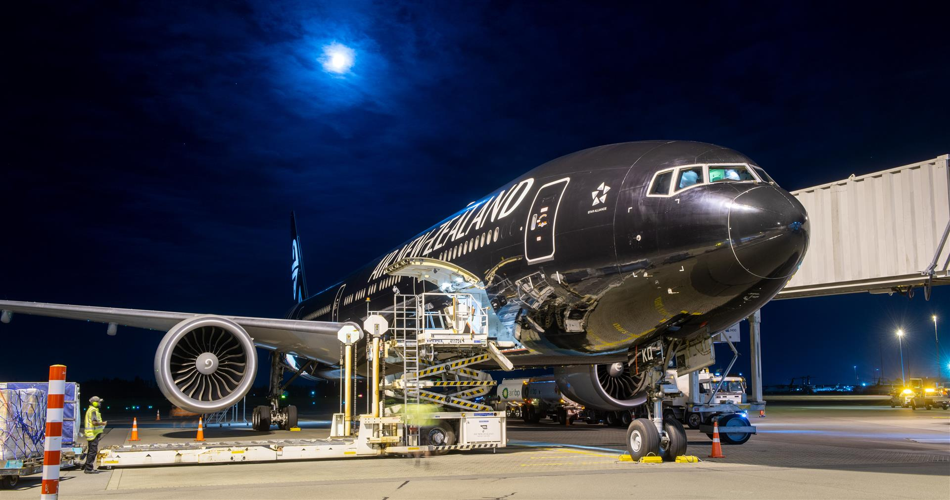 Air New Zealand Boeing 787-9 Christchurch Airport Loading Freight