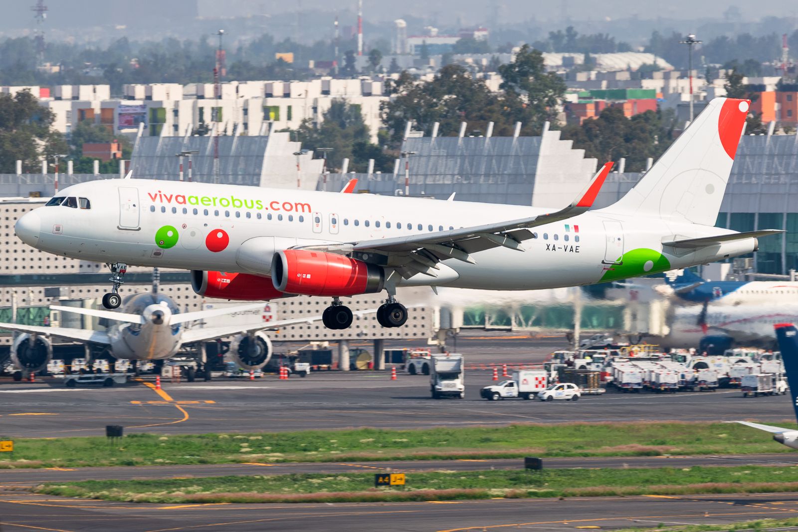 A Viva Aerobus Airbus A320 landing at Mexico City