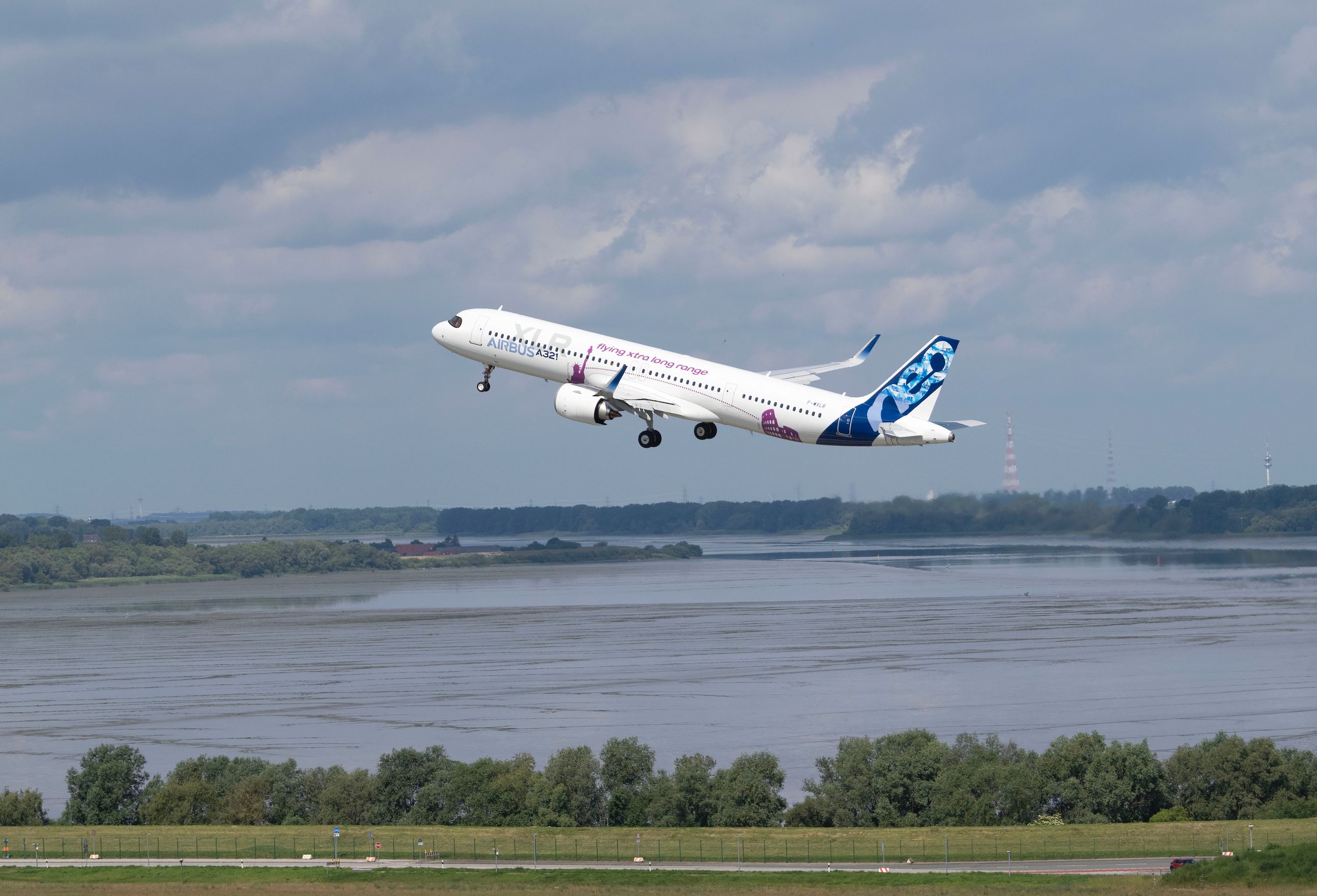 An Airbus A321XLR in house livery just after take off.