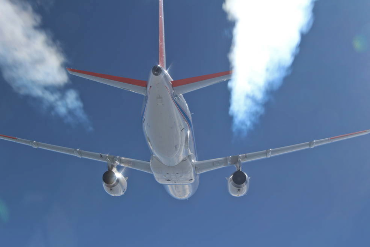 Aircraft Flying With Contrails