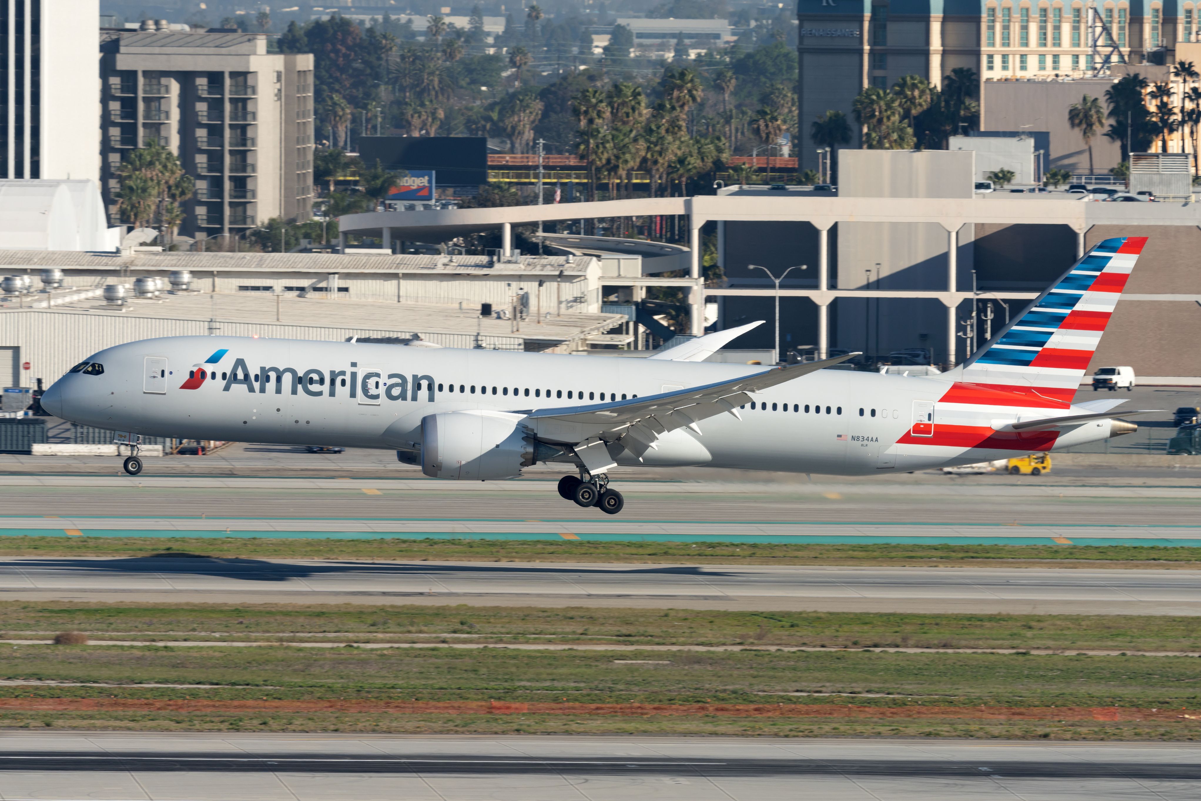 An American Airlines Boeing 787-9 Dreamliner departing. 
