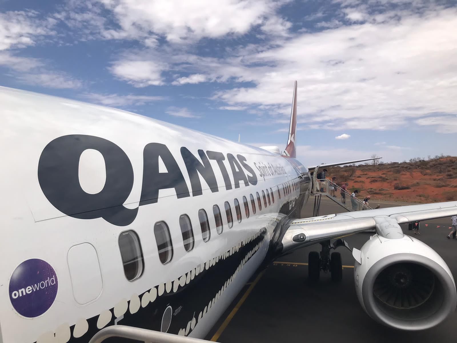 Boeing-737-800-Uluru-Airport