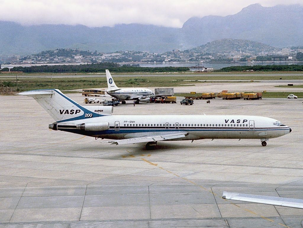 Boeing_727-2A1-Adv,_VASP_AN0486410