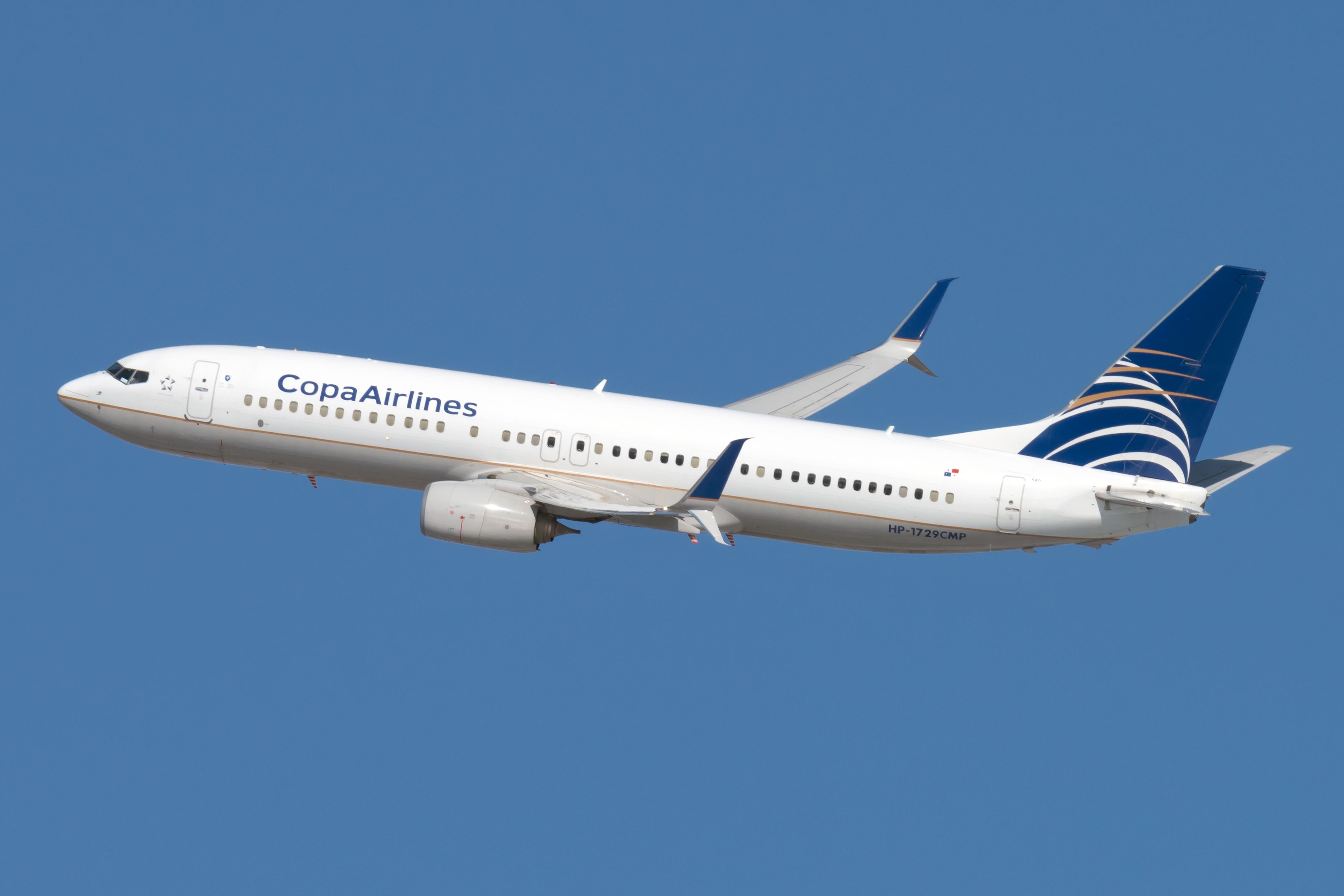 A Copa Airlines Boeing 737 flying.