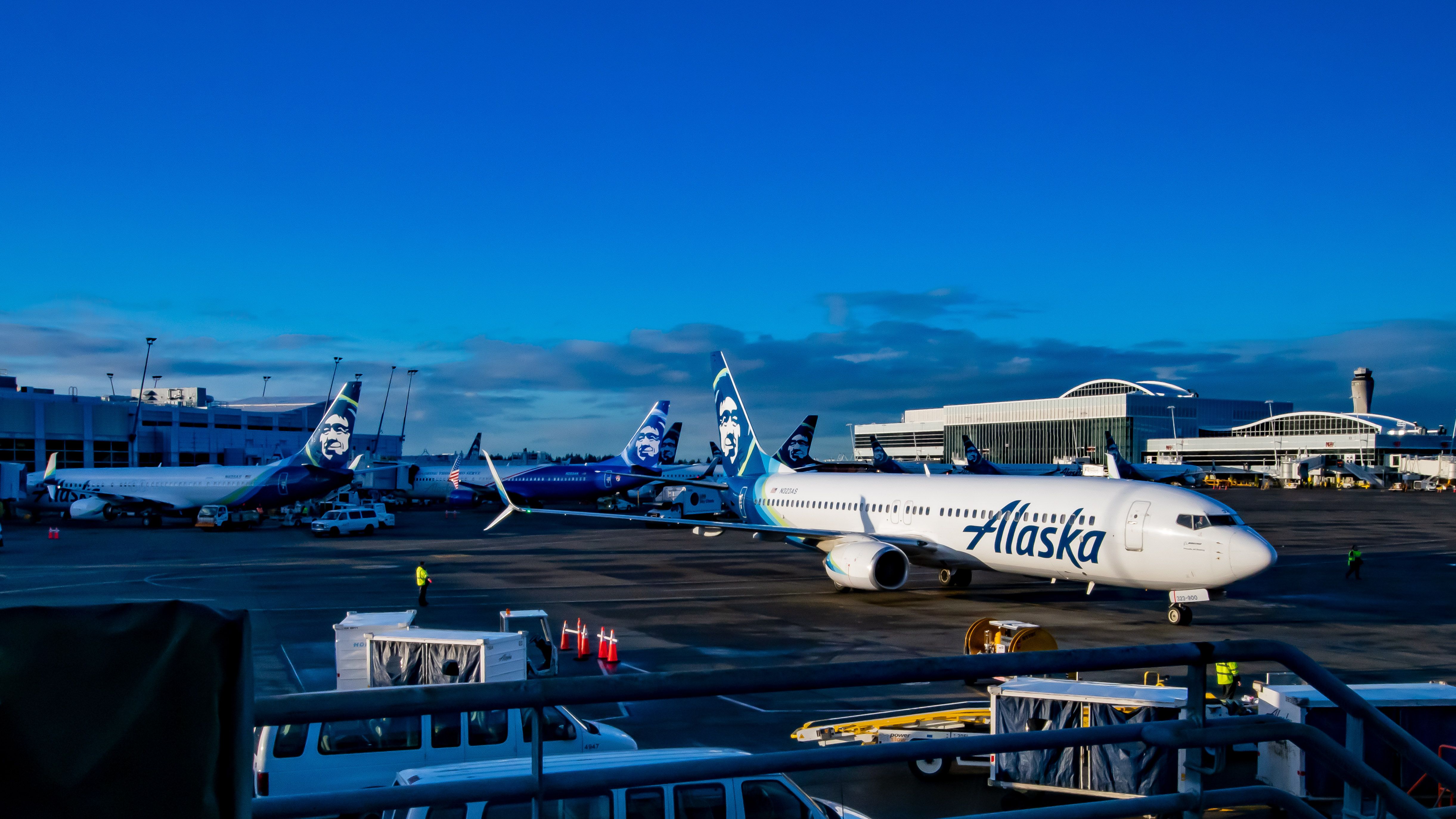 Alaska Airlines Jets Working Away at Seattle-Tacoma International Airport (KSEA)