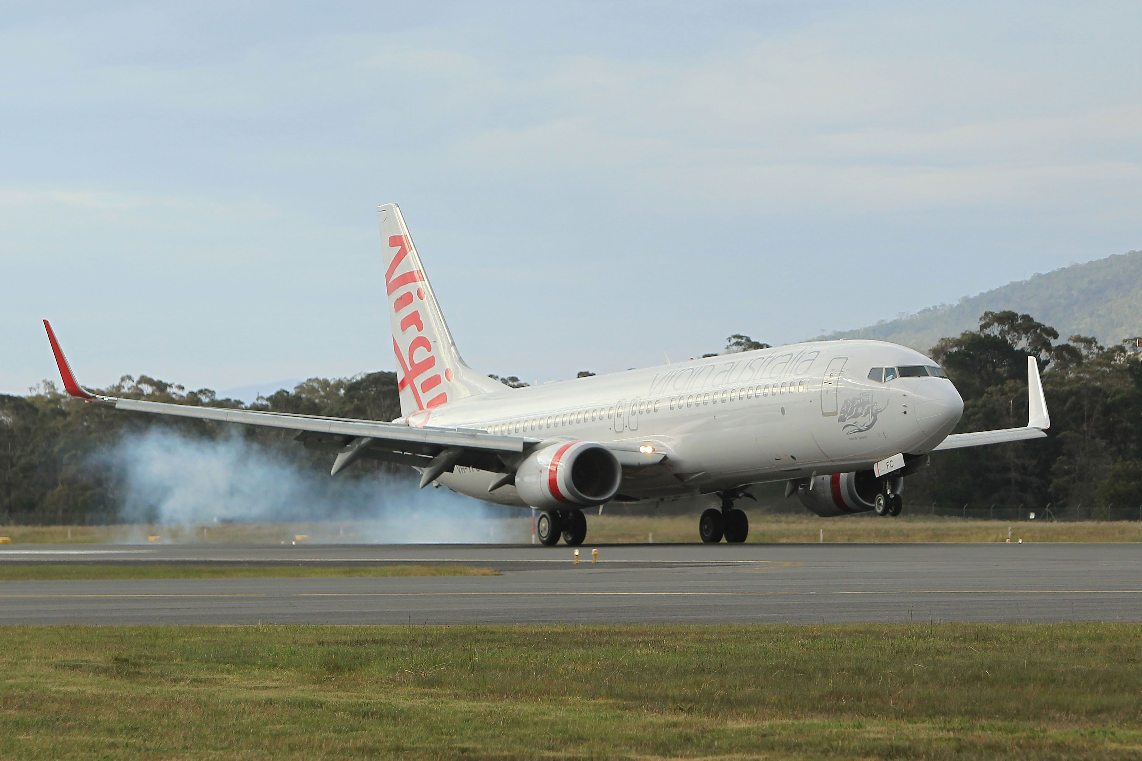 Virgin Australia Boeing 737-800 landing at Hobart