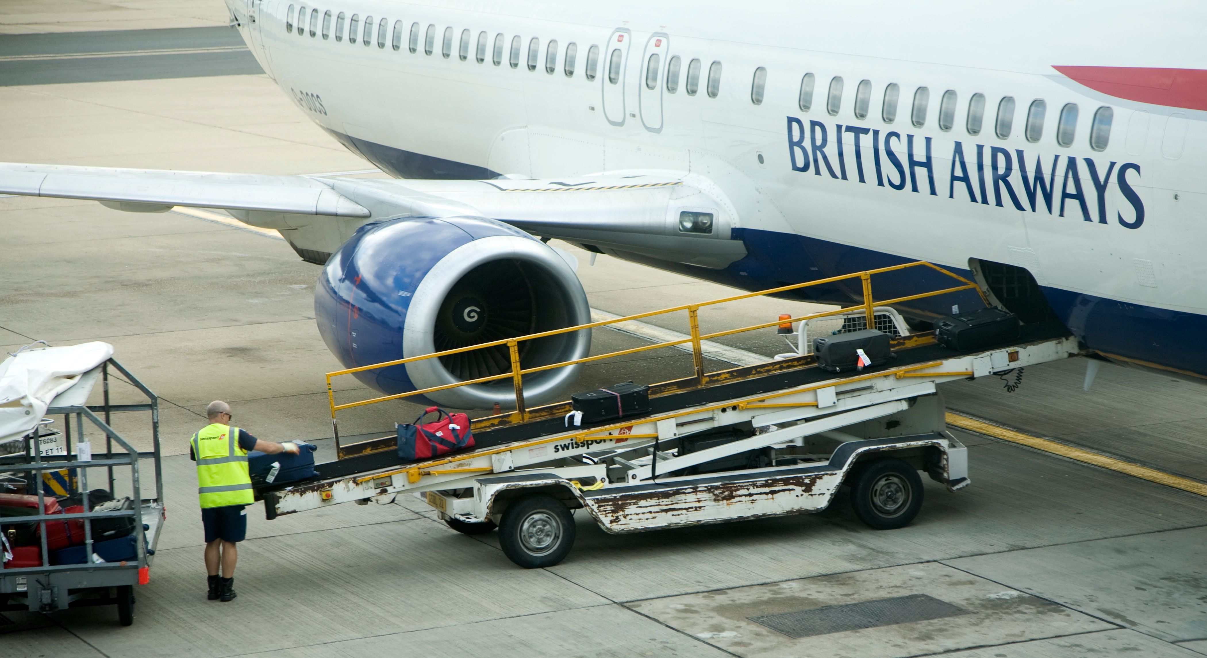 British Airways Baggage Loading