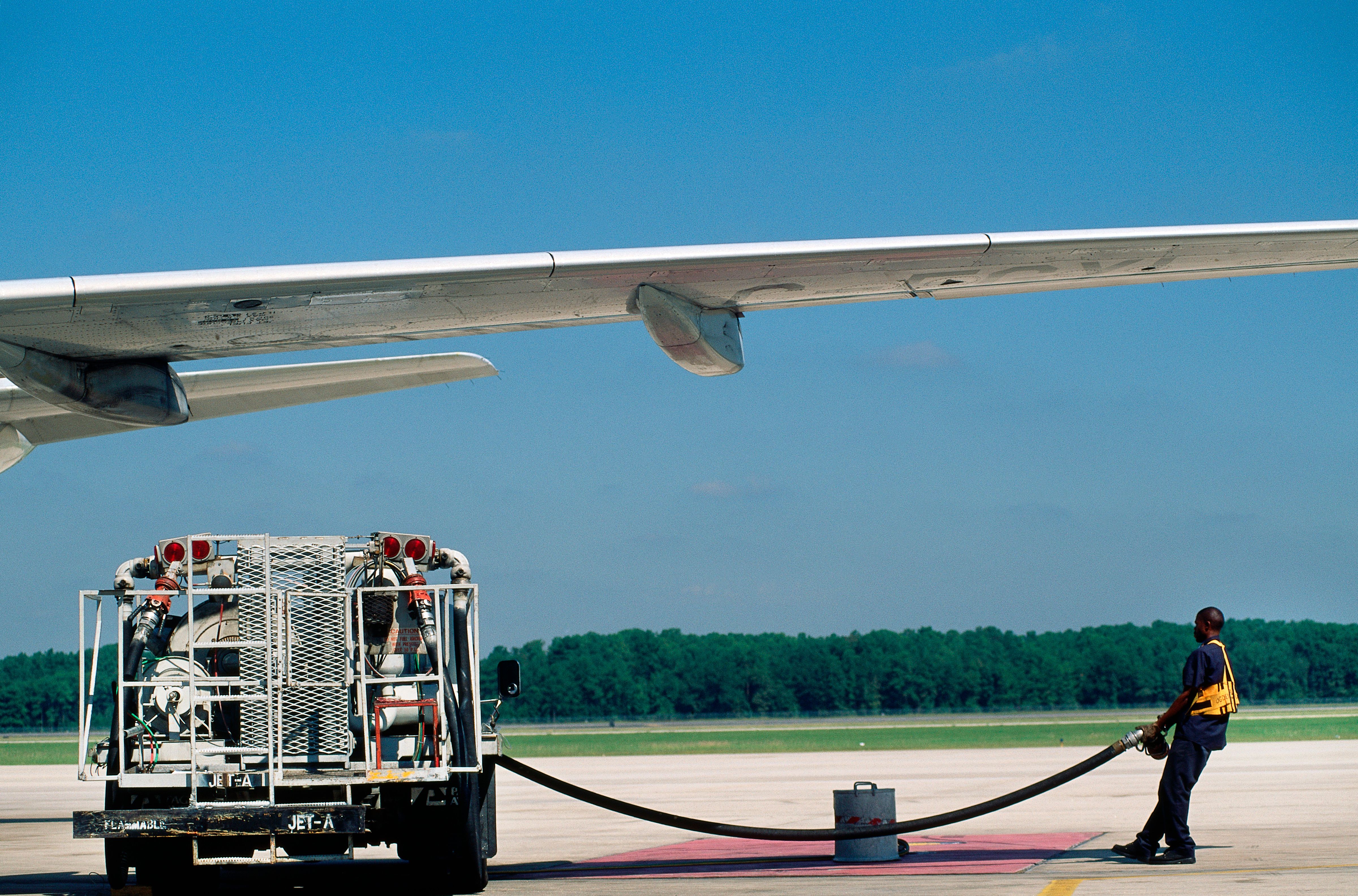 GettyImages-973283614 refuel jet fuel Airbus A320