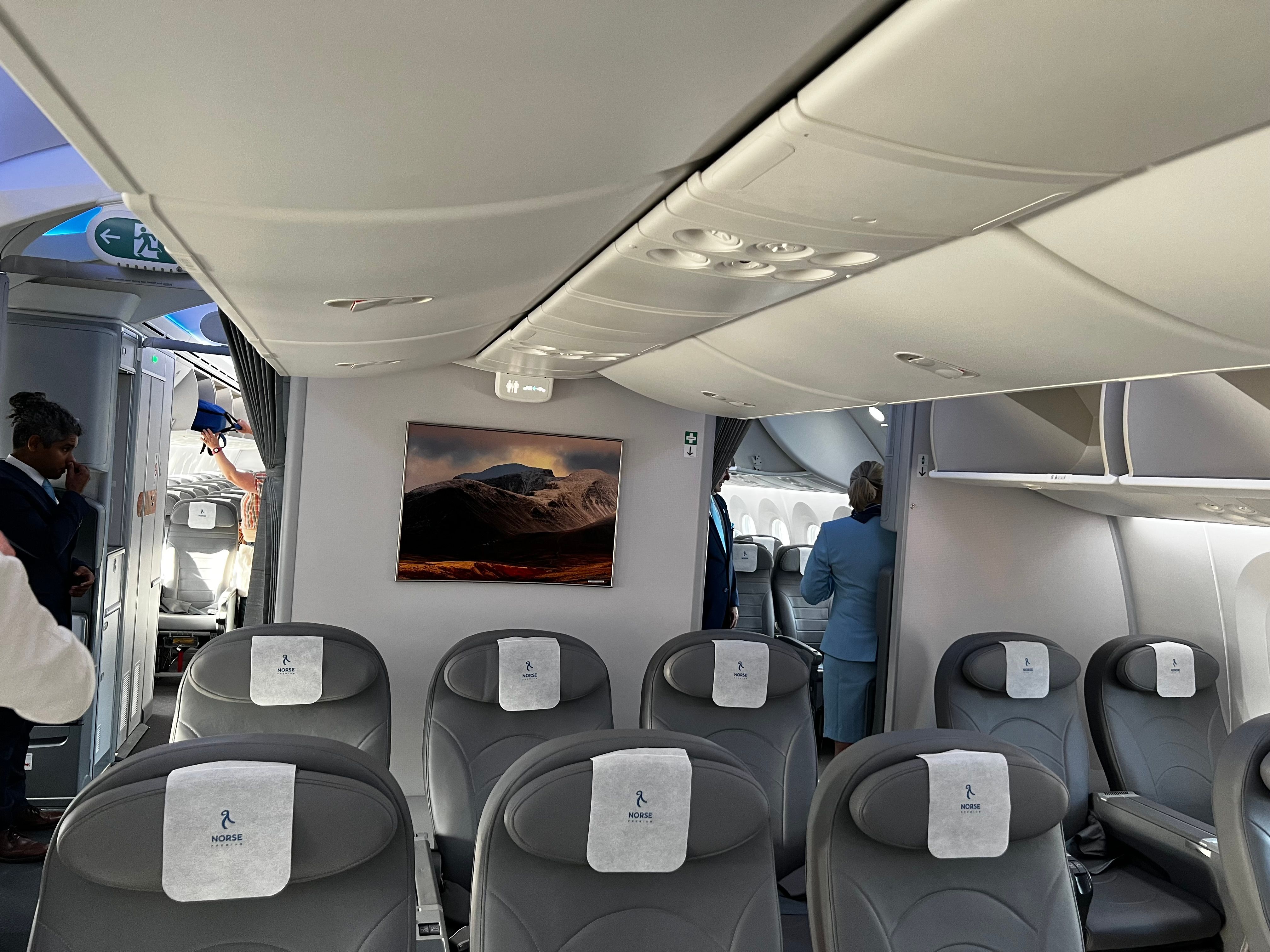 boeing 787 cabin tour