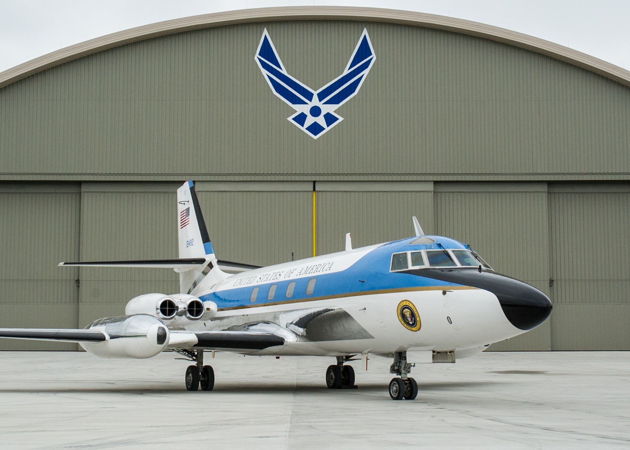 A US Air Force Lockheed Jetstar was standing in front of the hangar.