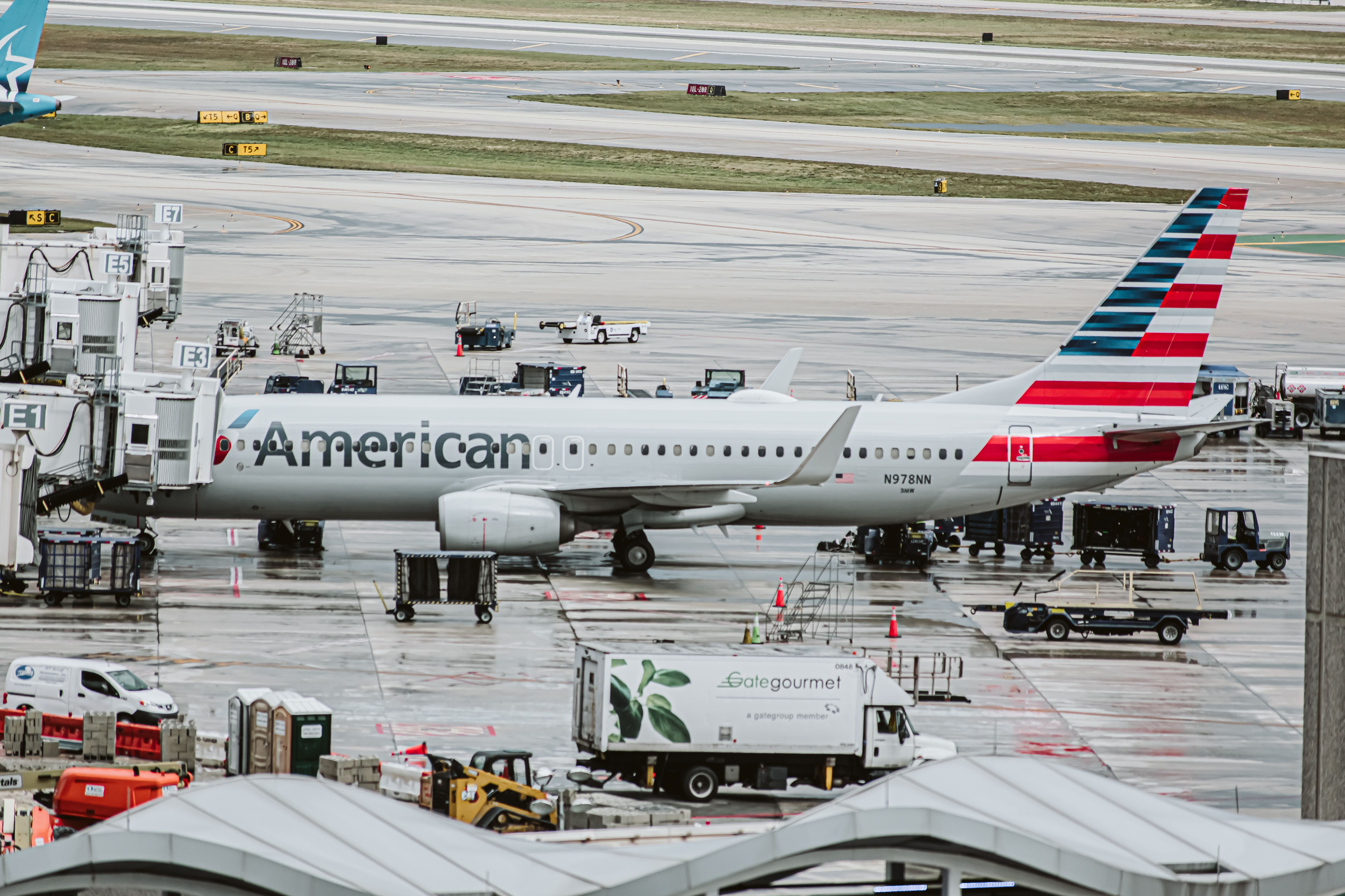 American Airlines Boeing 737-800 FLL