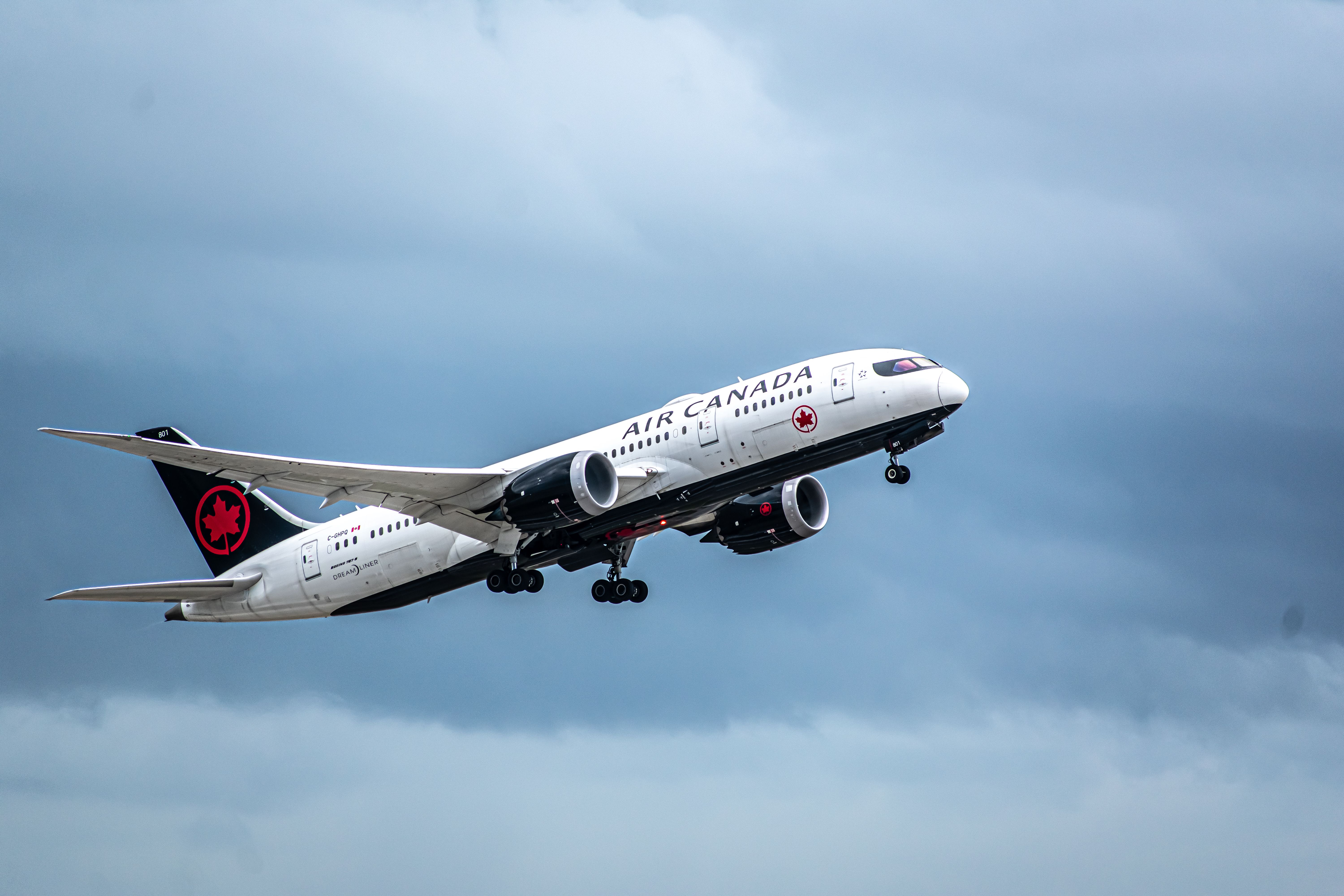 Air Canada Boeing 787 taking off from FLL