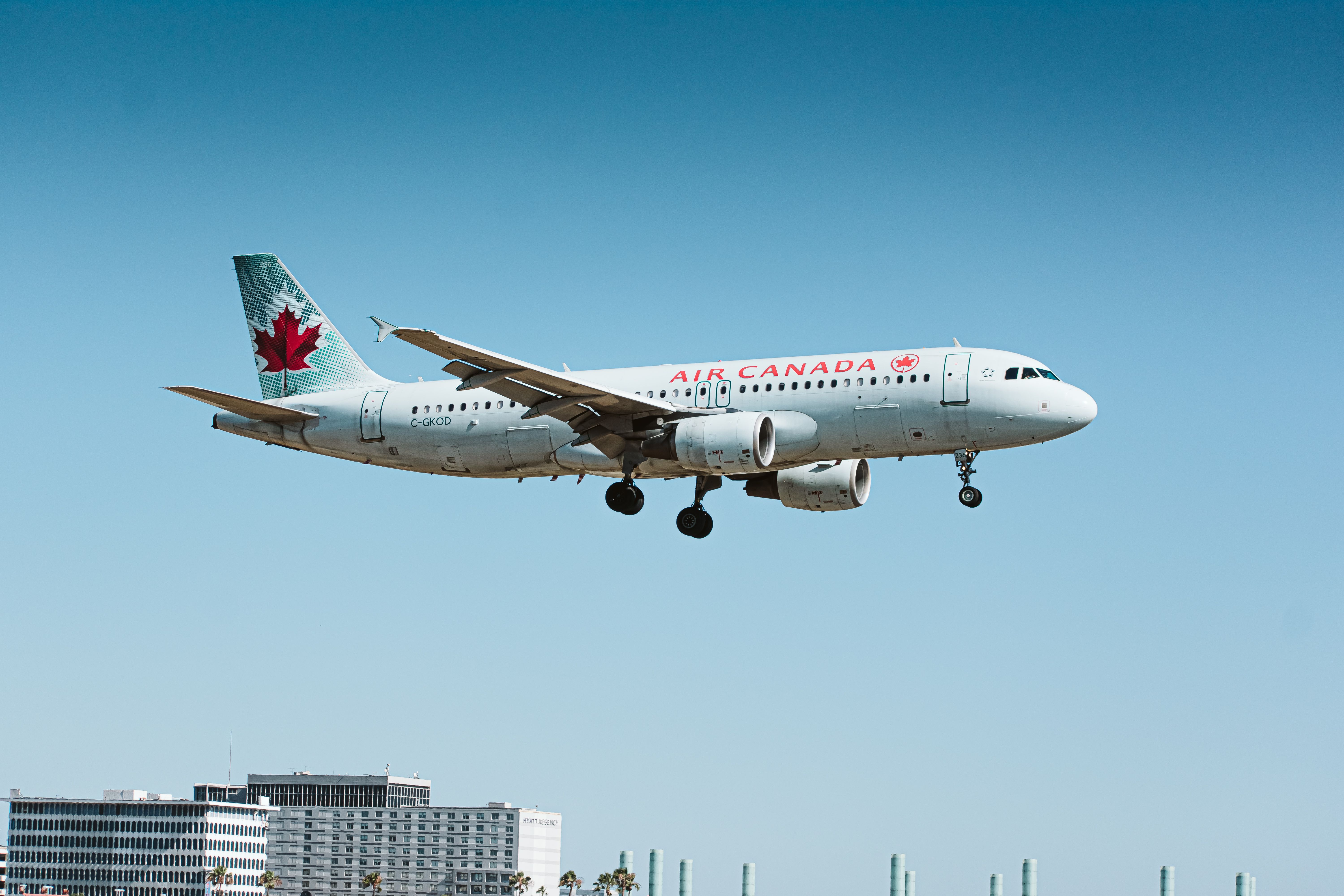 Air Canada Airbus A320 landing at LAX