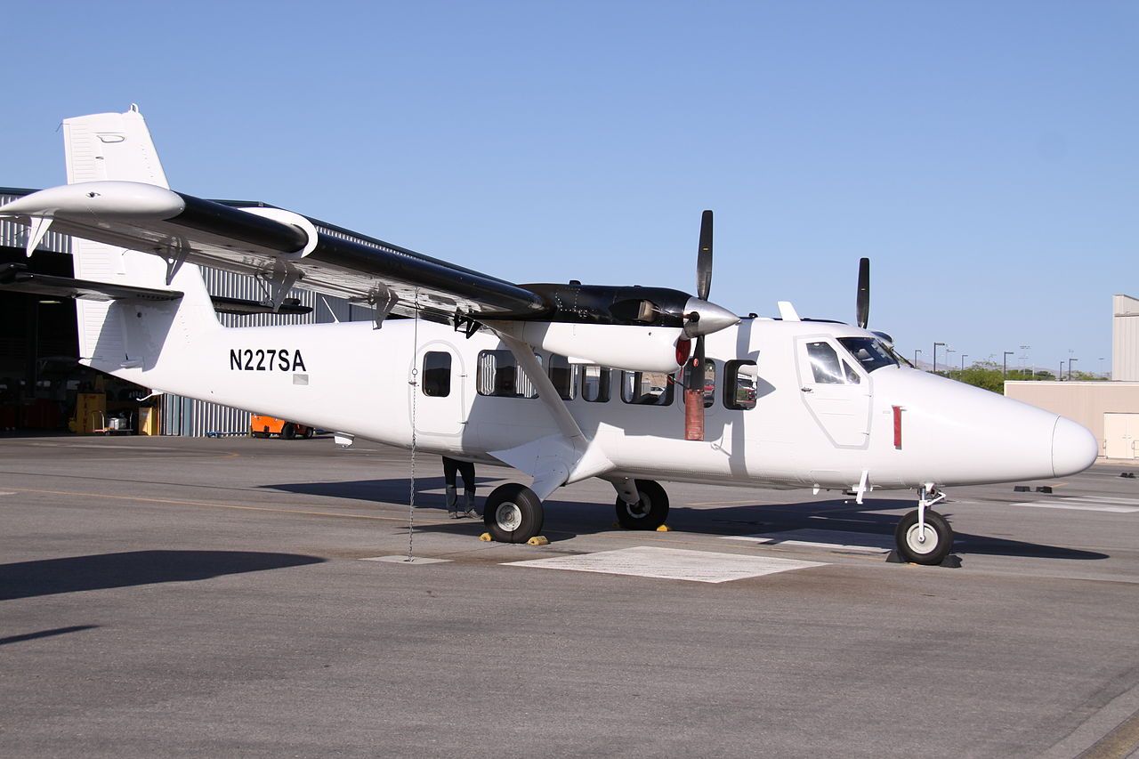 N227SA_DHC-6_Twin_Otter_All_White_Colours_(8980375128)
