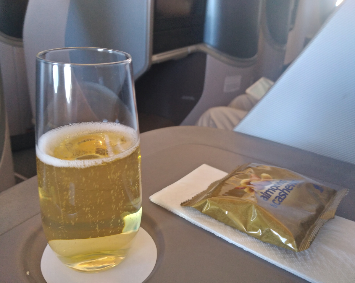 Singapore Airlines Airbus A350-900 Medium Haul Business Class After Take Off Drinks