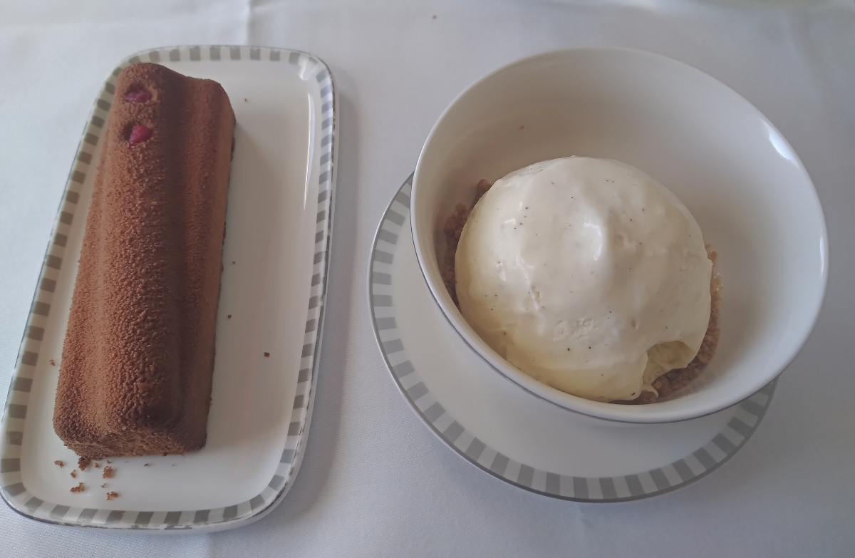 Singapore Airlines Airbus A350-900 Medium Haul Business Class Dessert