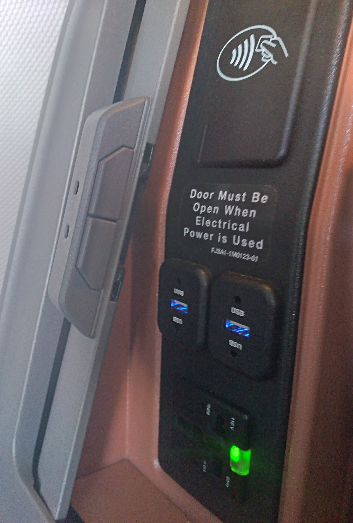 Singapore Airlines Airbus A350-900 Medium Haul Business Class Power Outlets