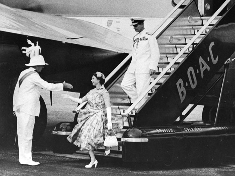 Queen arrives in Bermuda on BOAC Stratocruiser