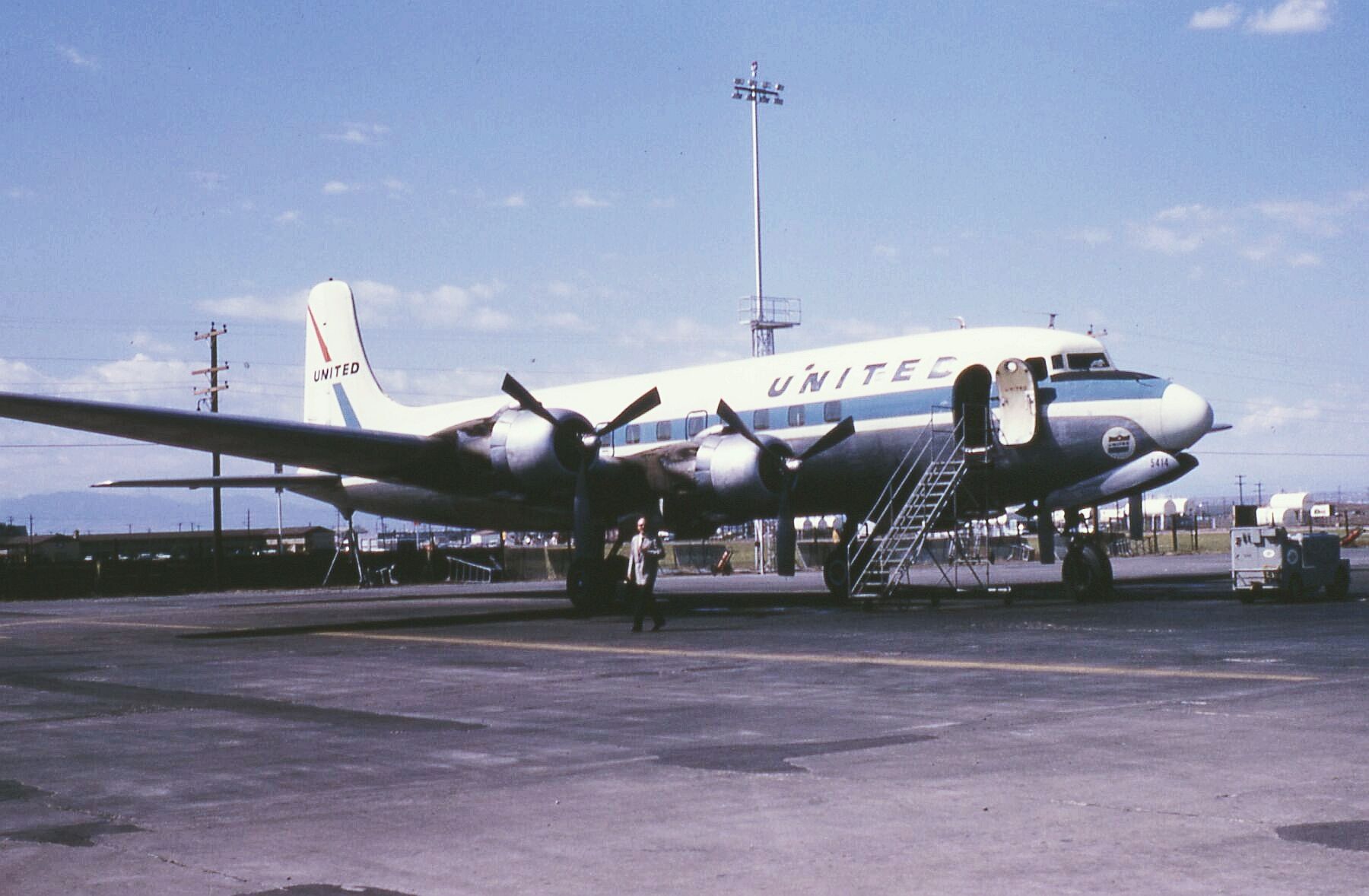 united airlines flight 629 flown by a DC-6