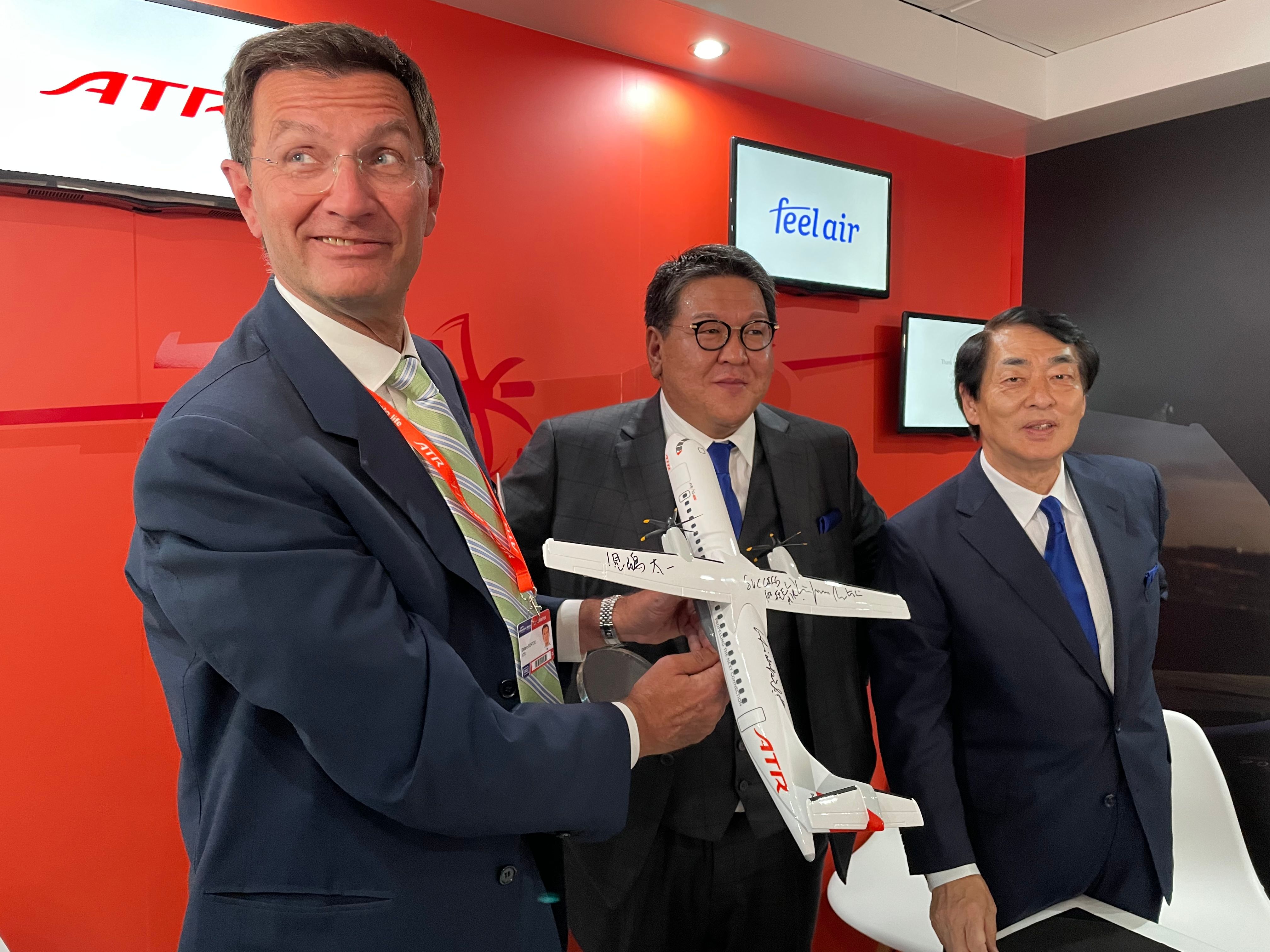 Feel Air Signing: Stefano Bortoli, ATR's outgoing Chief Executive Office, Hideki Ide, Chief Executive Officer, and Taiichi Kojima, President of Feel Air Holdings, were all ecstatic about the deal. 