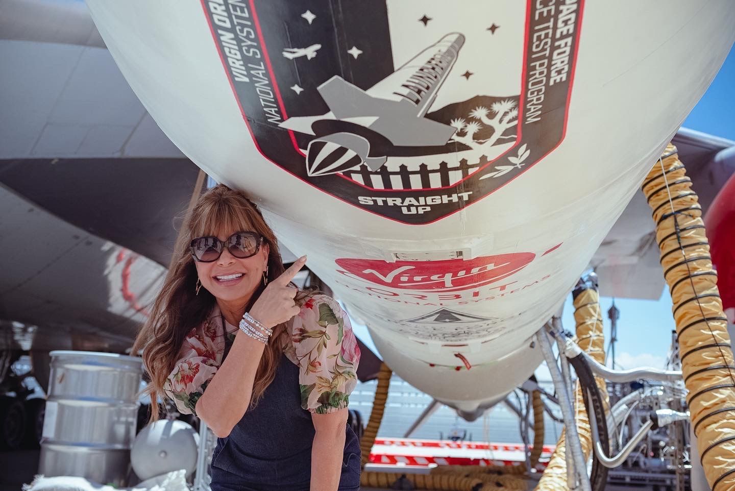 American singer Paula Abdul with the Boeing 747 Cosmic Girl before the Straight Up mission at the Mojave Air and Space Port.