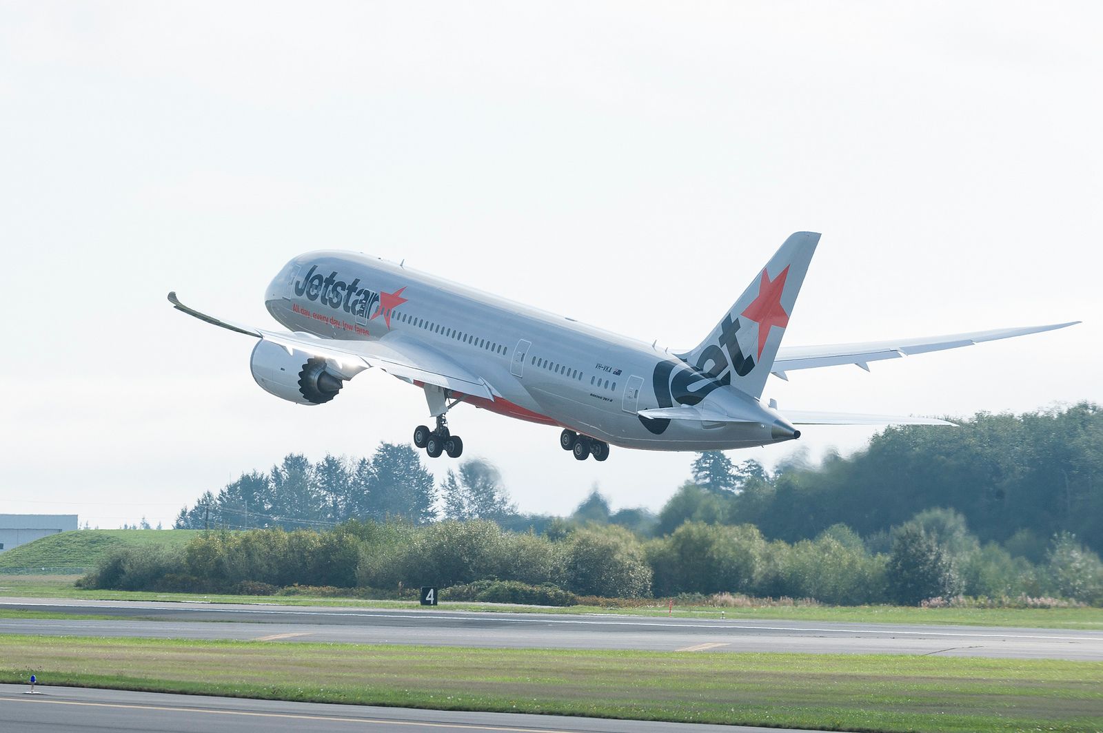Jetstar Boeing 787-8 Taking Off