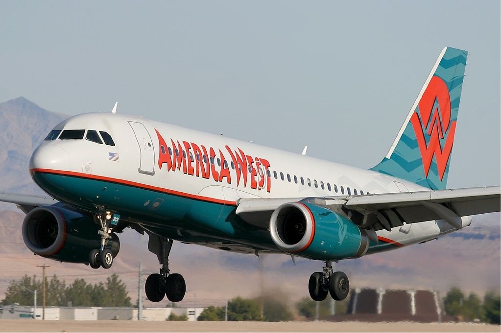 America_West_Airlines_Airbus_A319_KvW